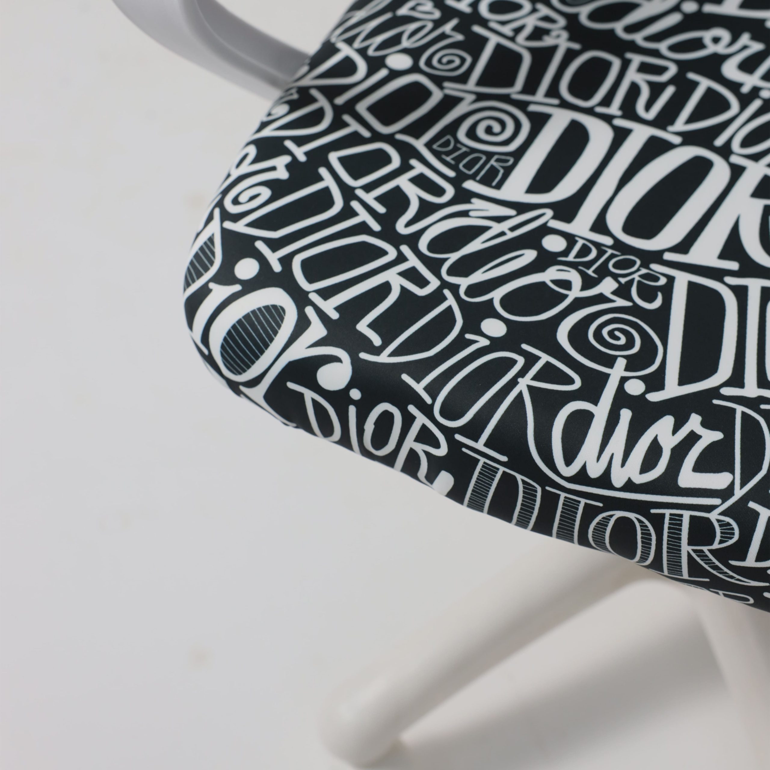 Кресло рабочее, поворотное RICCI NEW, white, ткань, черно-белая диор