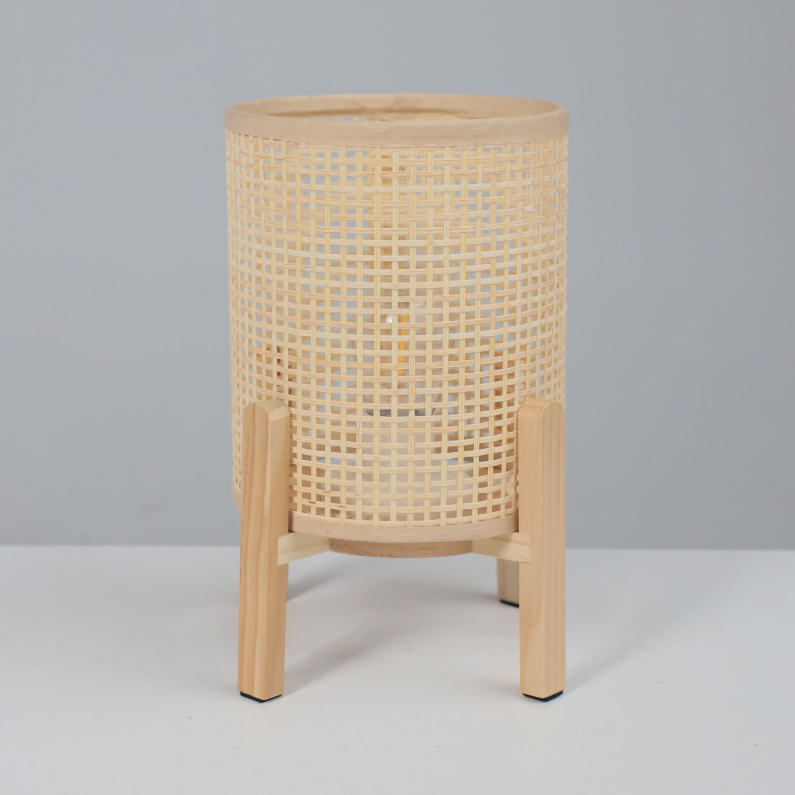 Светильник настольный AKS тип 1 ( 16.8х16.8х23.5см 1LED, 2ААА )