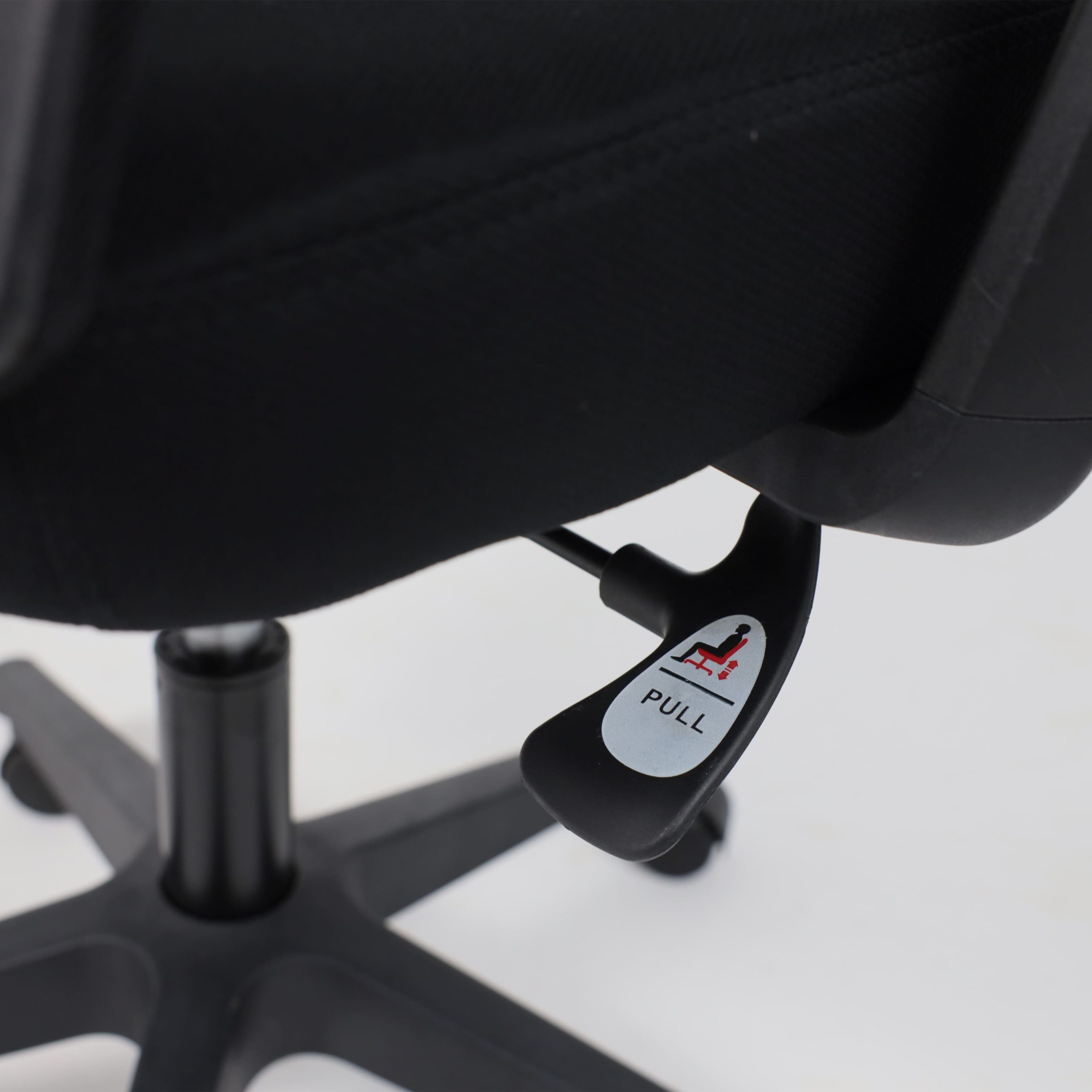 Кресло поворотное PROFIT, черный