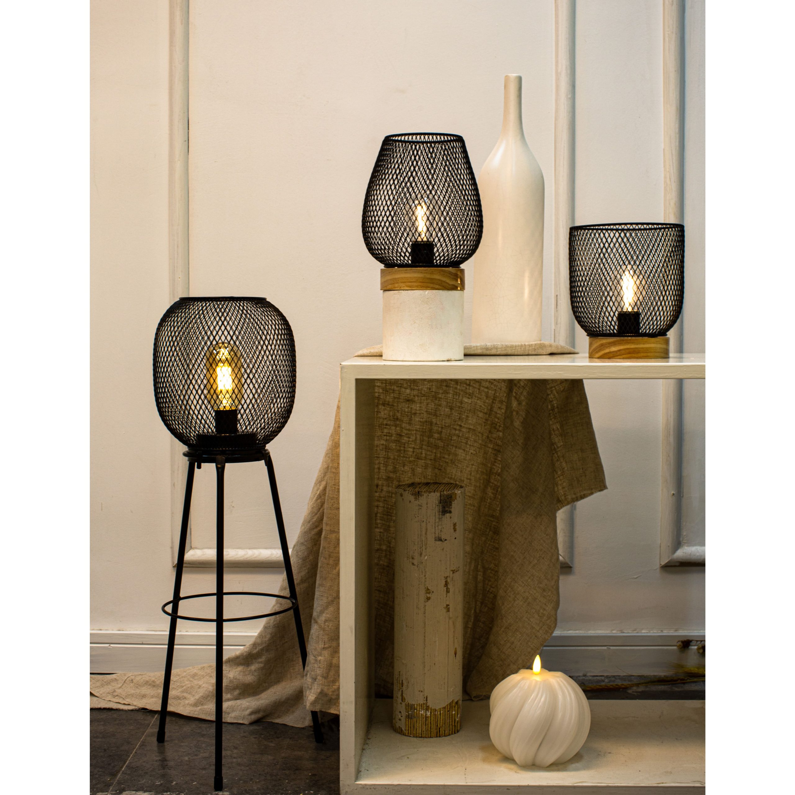 Светильник напольный AKS тип 1 ( Фонарь на подставке 28х58см 1LED, 2АА )