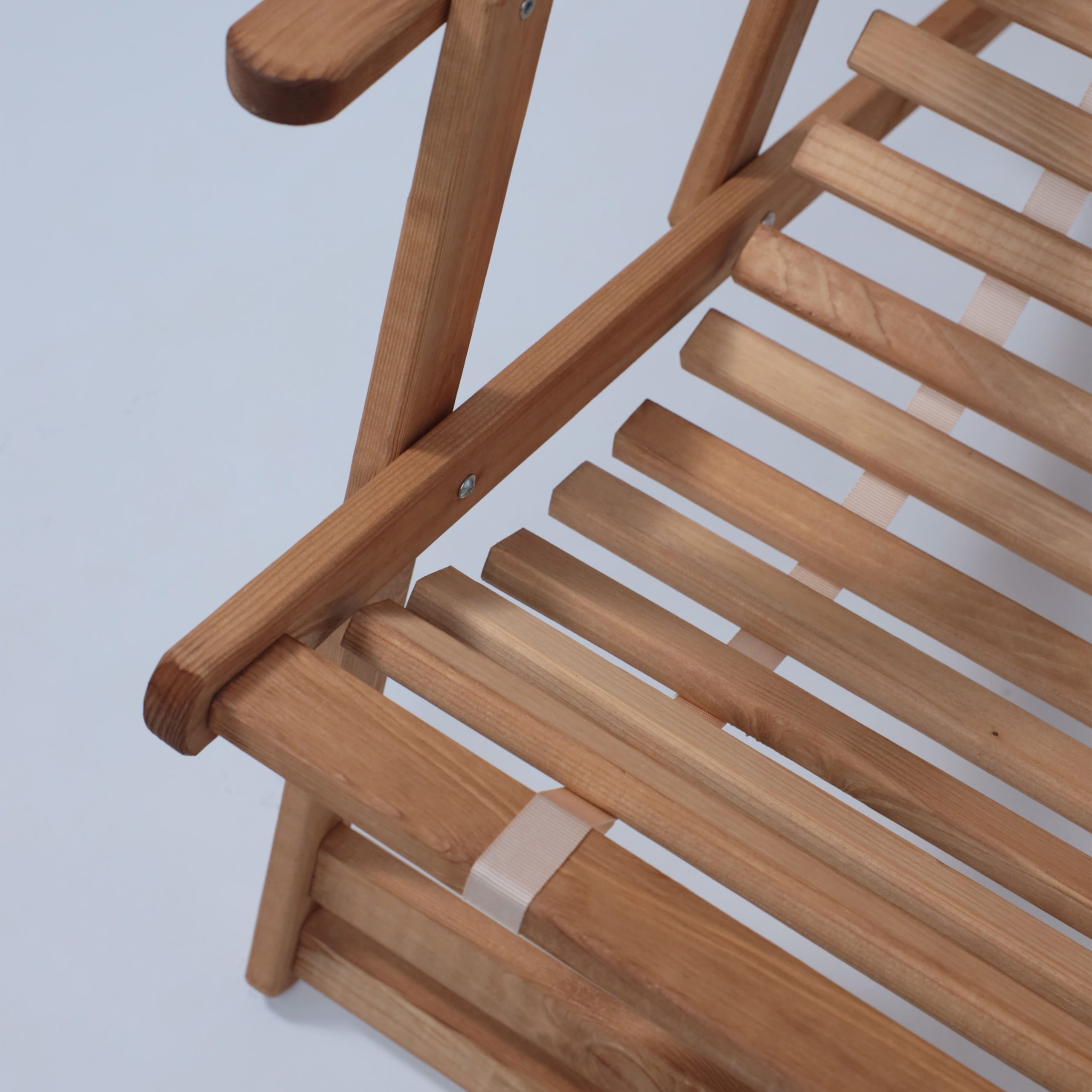 Кресло-шезлонг с подлокотниками DYATEL сиденье из дерева сосна (цвет дуб)