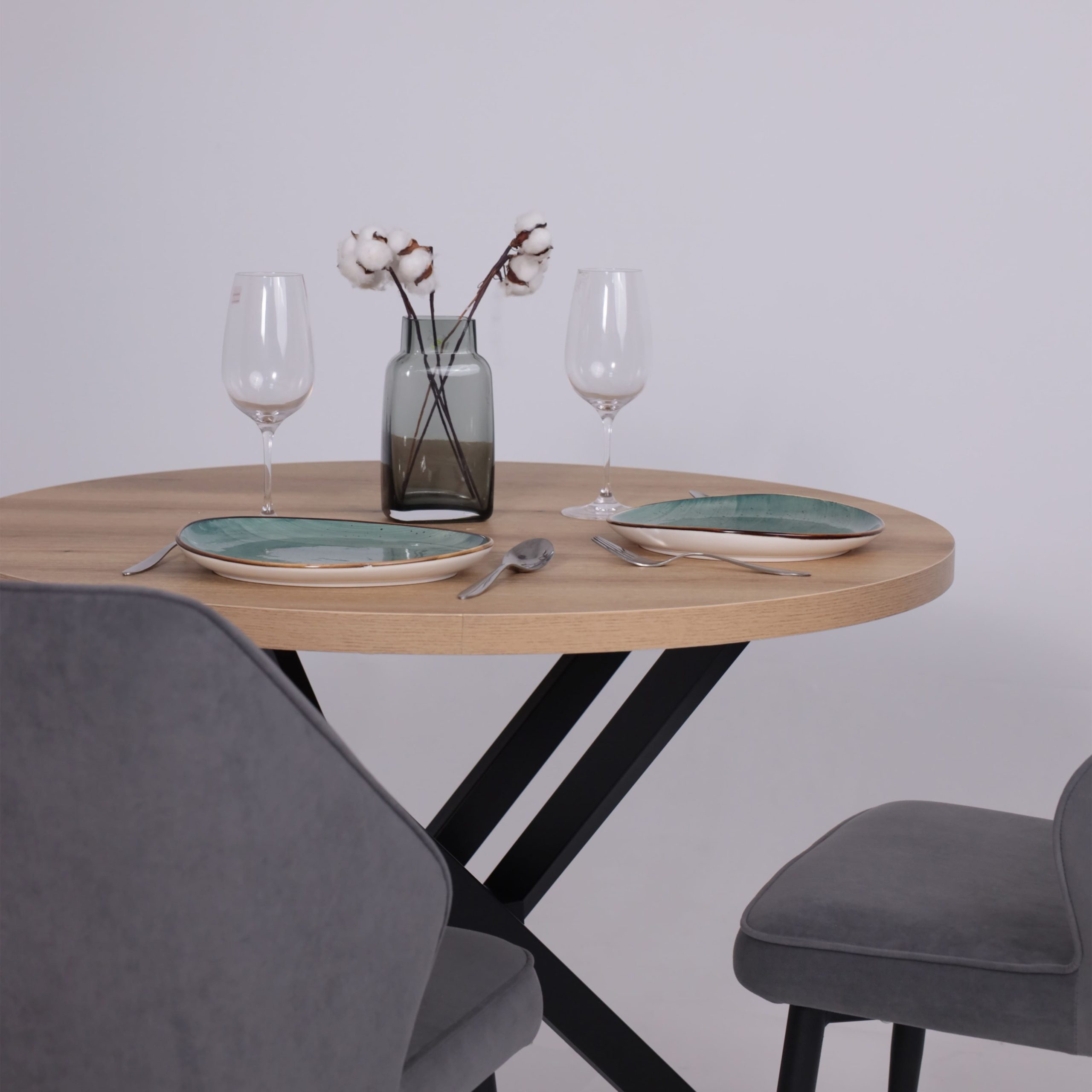 Стол РИГА, D950, Дуб Сильверджек Ореховый/Черный