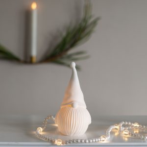 Светодиодный декор AKS тип 11 ( Гном, керамика 7.5х7х14.5см 1LED, 3*LR44 )