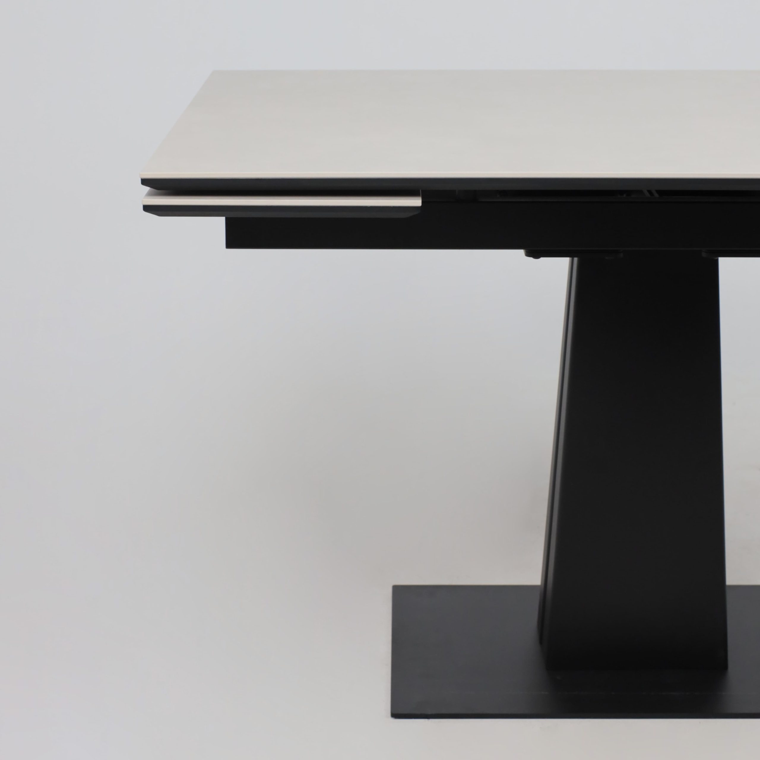 Стол AV 2119, МДФ+керамика, раздвижной 1200 (1800)*800 серый, матовый CARMEN LIDHT GREY/черный