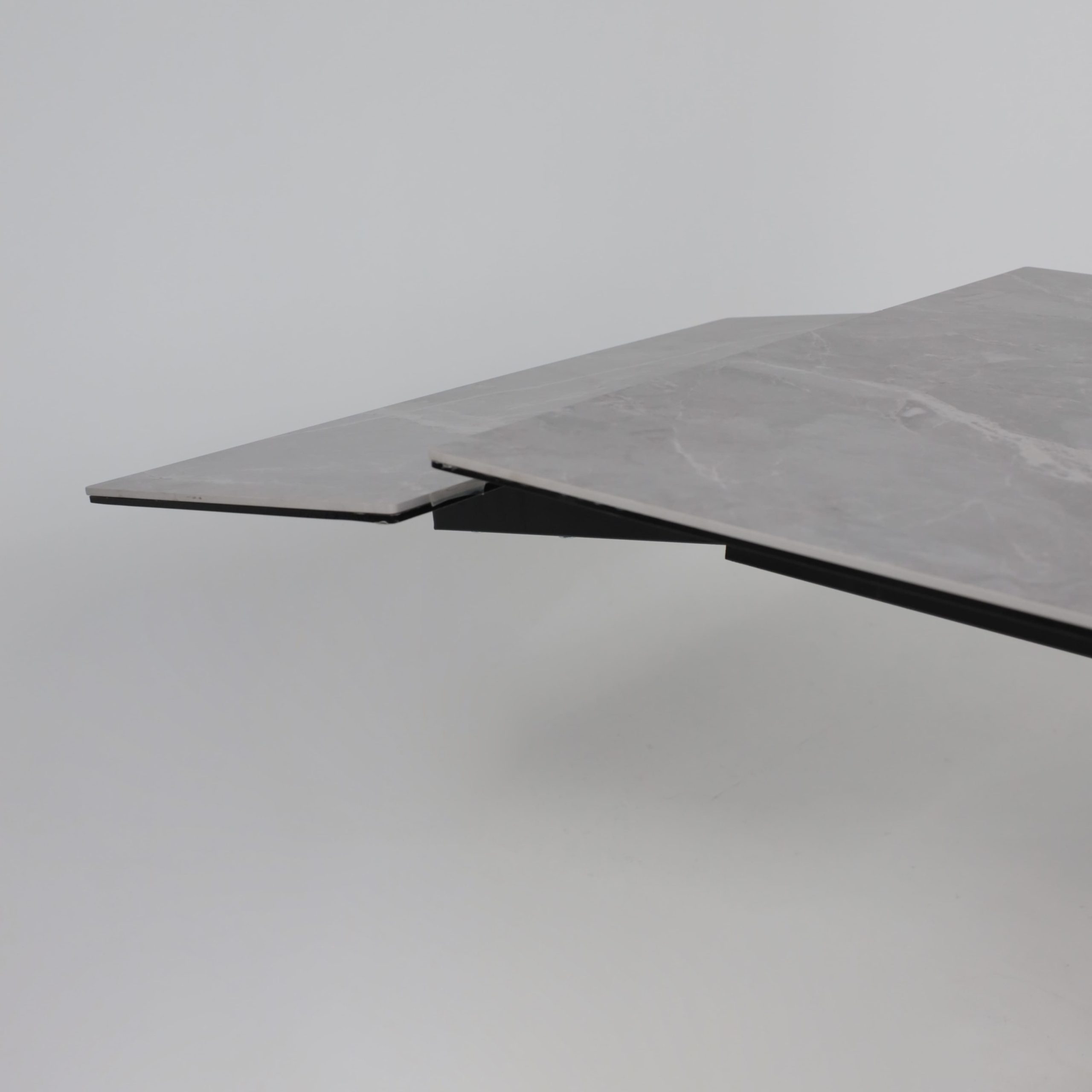 Стол МОНАКО NEW,керамика 0 кат. 1600(2240)*900, Камень серый Greys Grey/Черный матовый