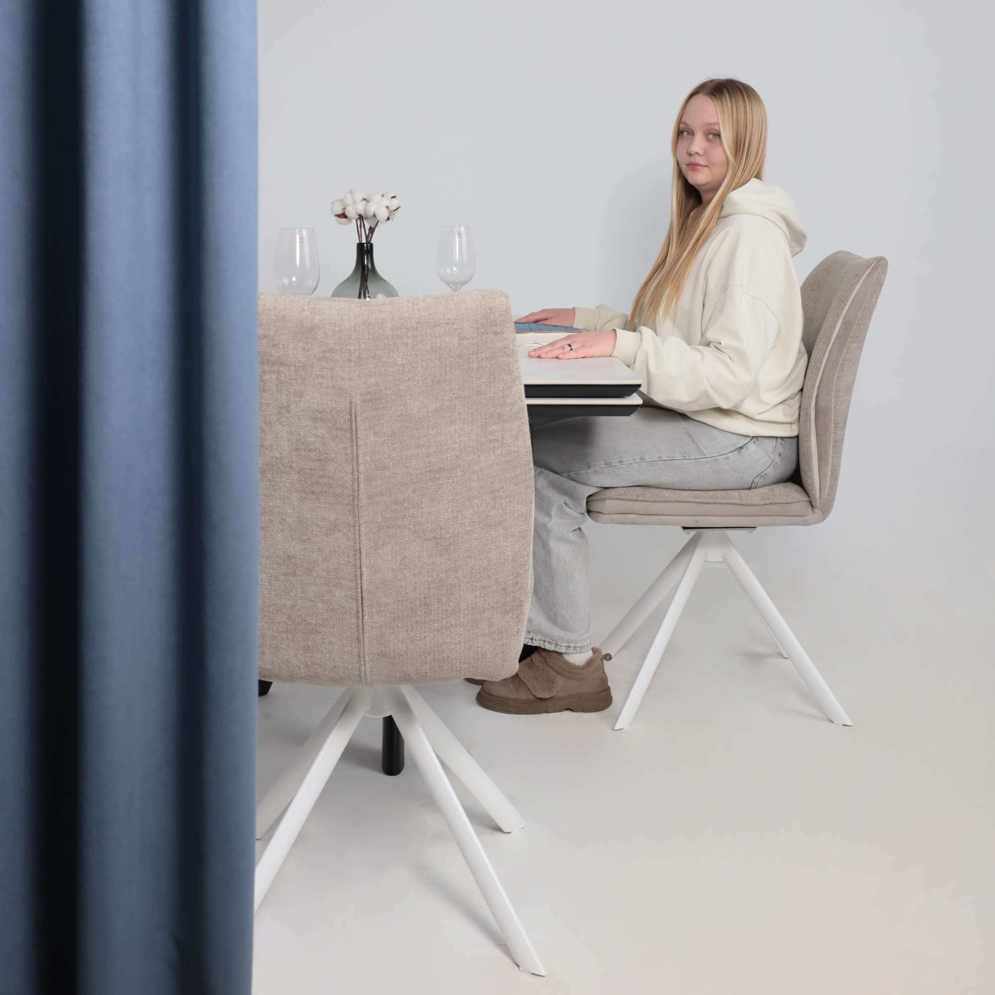 Стул SMART-R 360, g05 GREY BEIGE шенилл LUX - d07 PEARL GREY LUXбелый