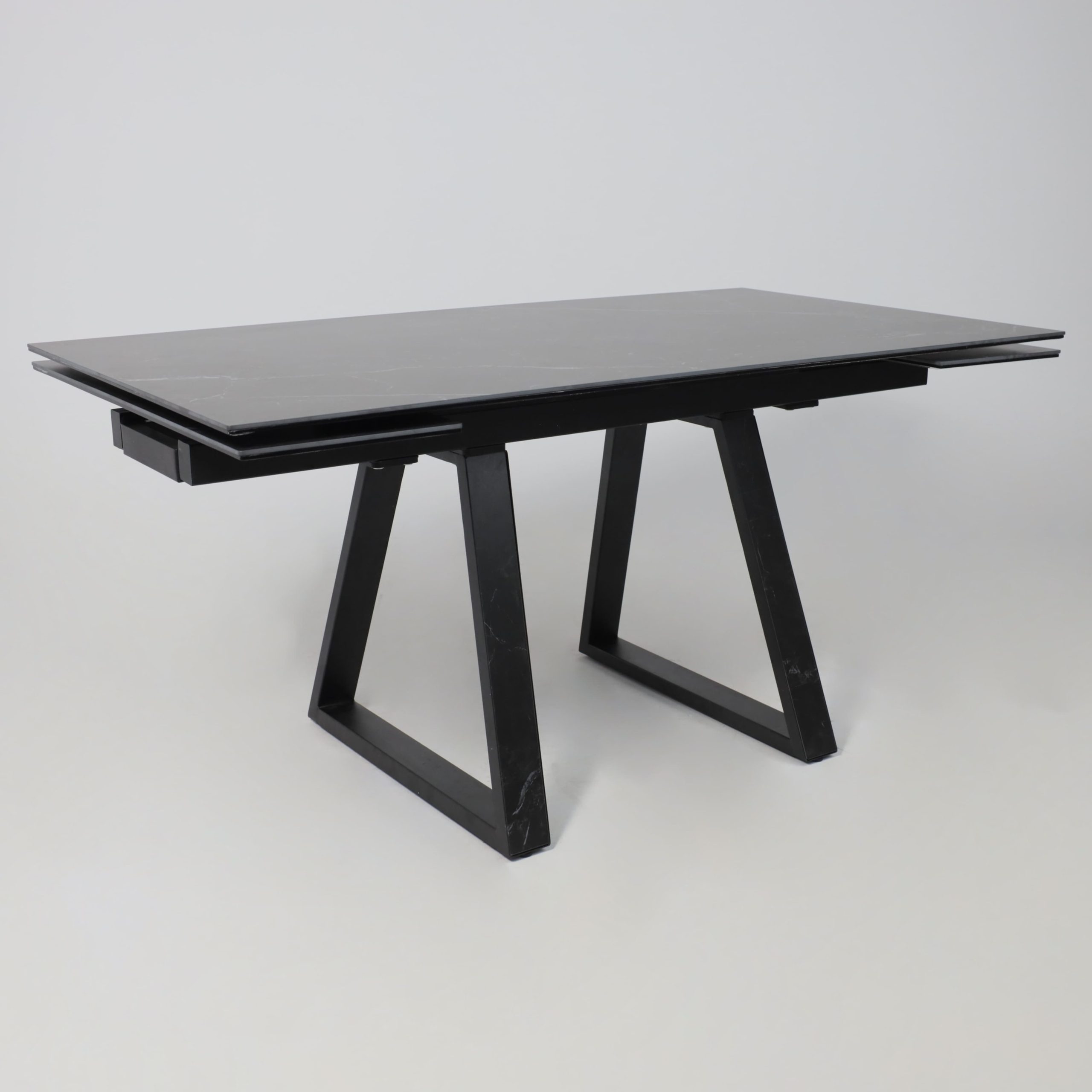 Стол МОНАКО NEW,керамика 0 кат. 1600(2240)*900, Камень черный Greys Black/Черный матовый, квадро