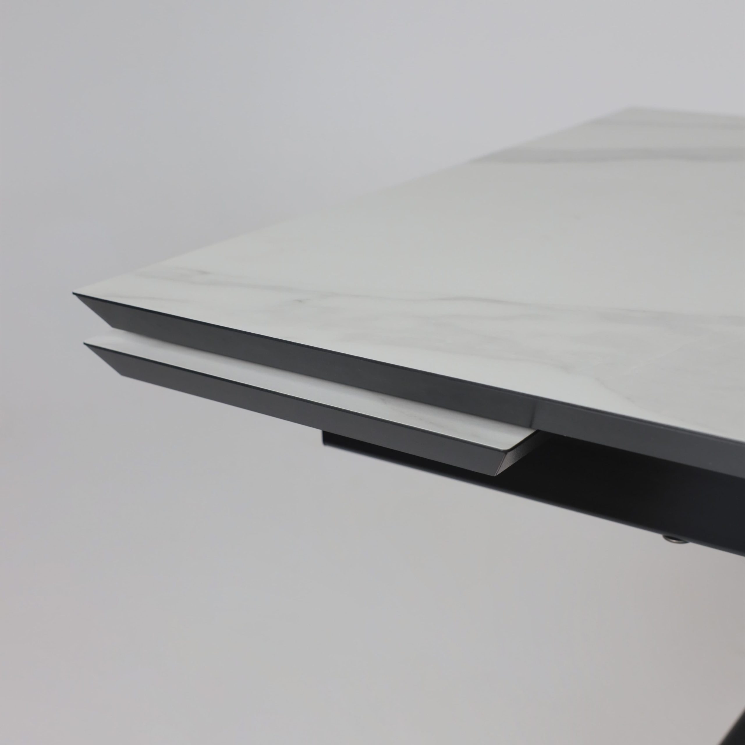 Стол JACK-120, раздвижной 120(30+30)х80, МРАМОР СВЕТЛЫЙ - COMPAKT CER/Черный