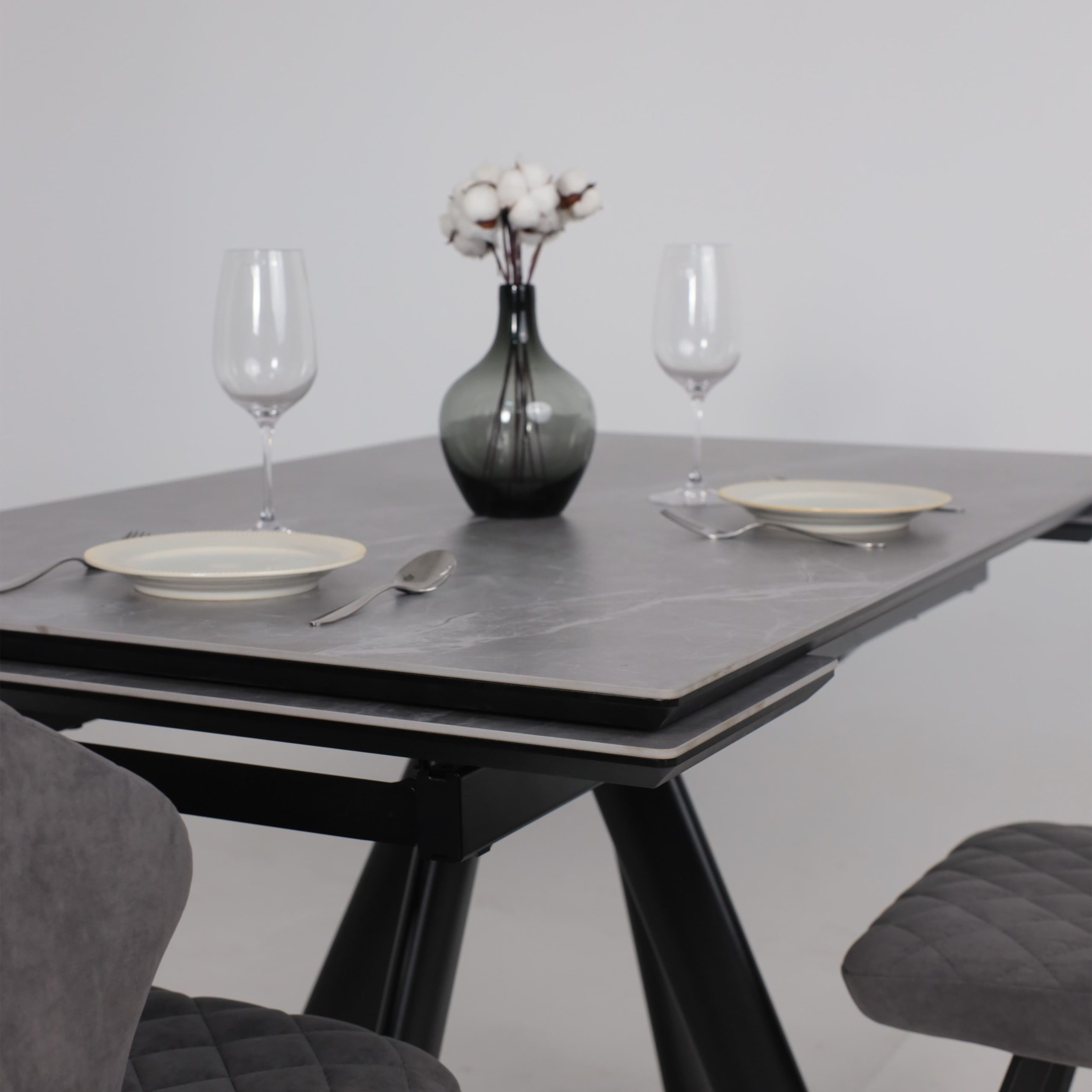 Стол JACK-140, раздвижной 140(30+30)х85, STONE GREY ST CER/Черный