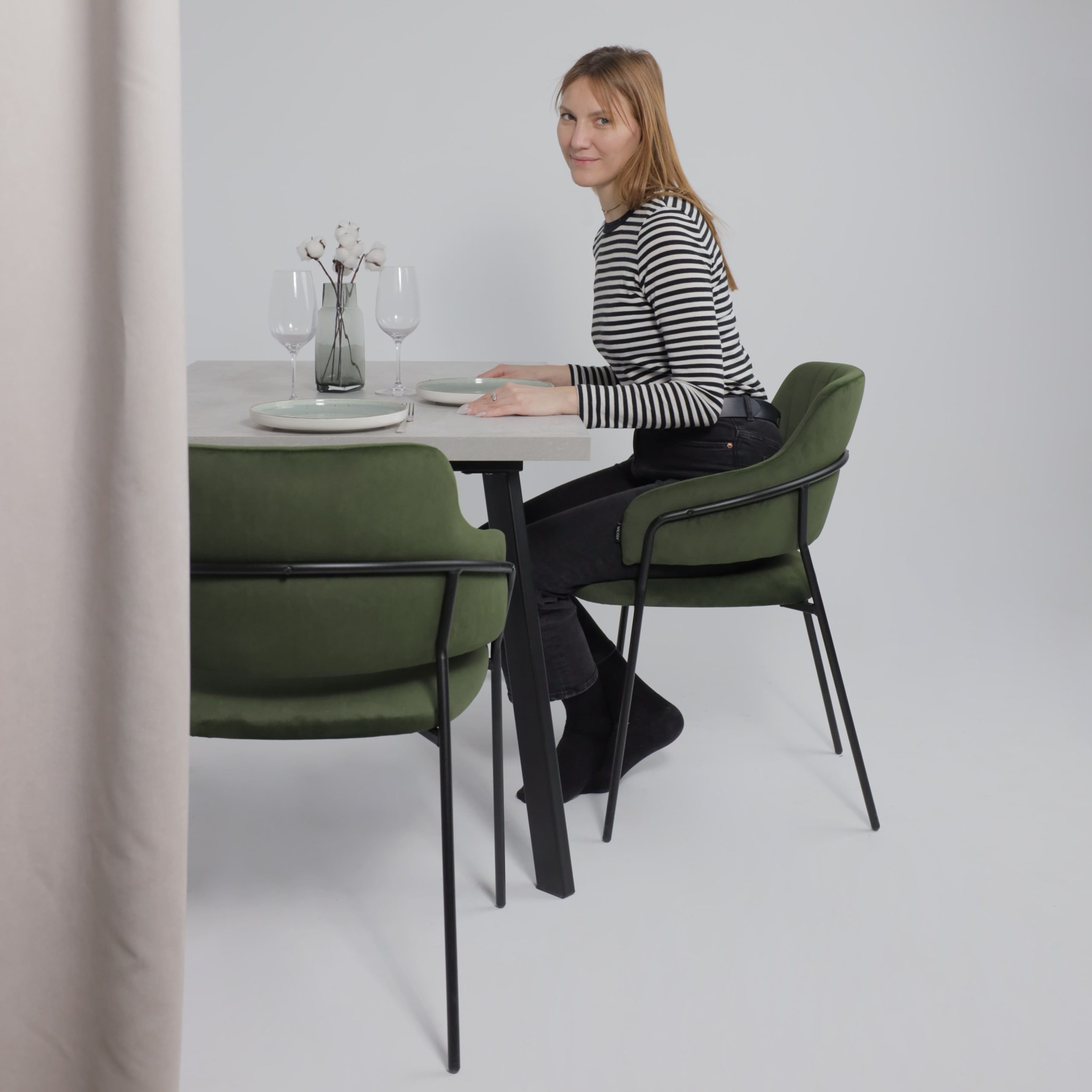 Стол Hagen 140 раздвижной, 140(180)*85, Цемент/Черный