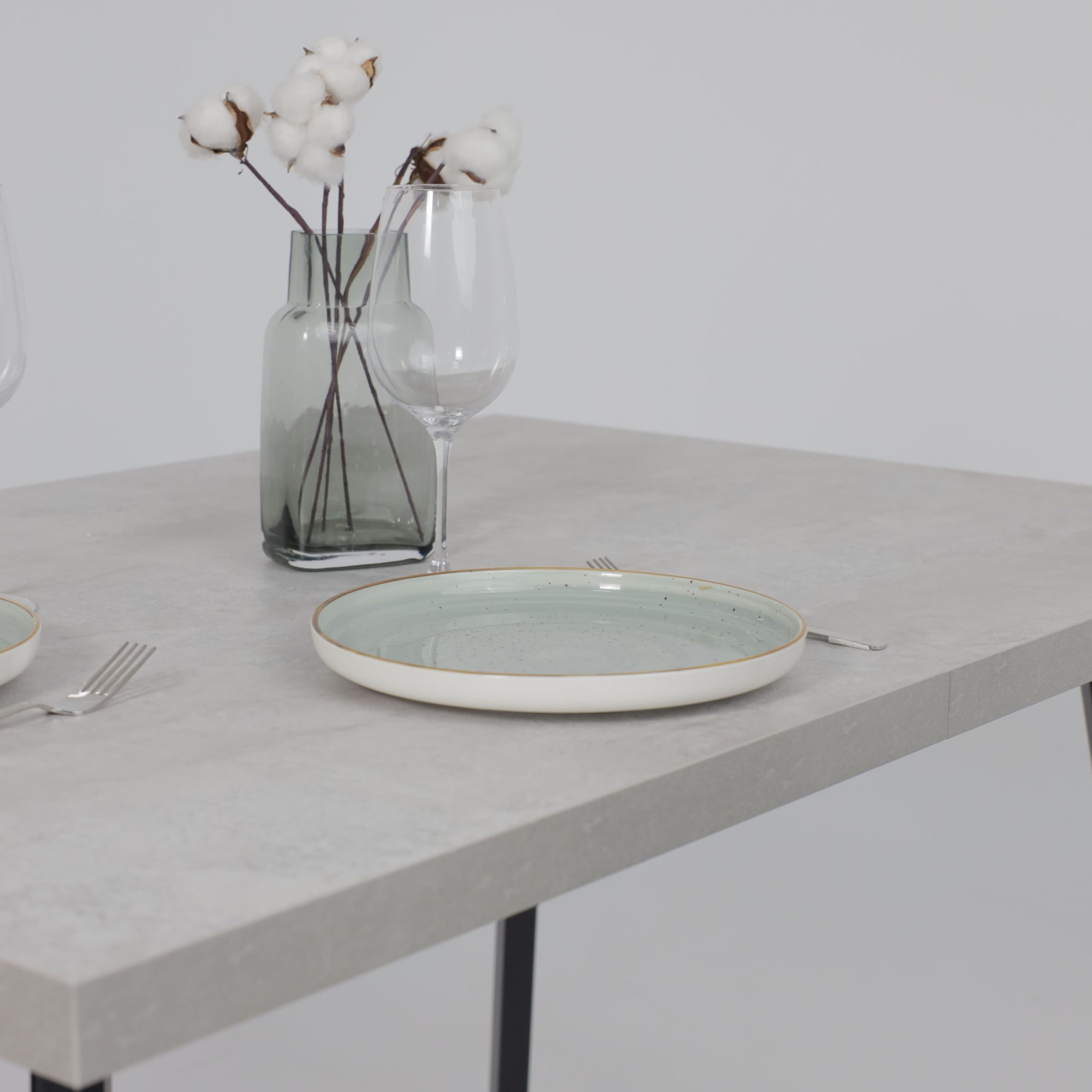 Стол Hagen 140 раздвижной, 140(180)*85, Цемент/Черный