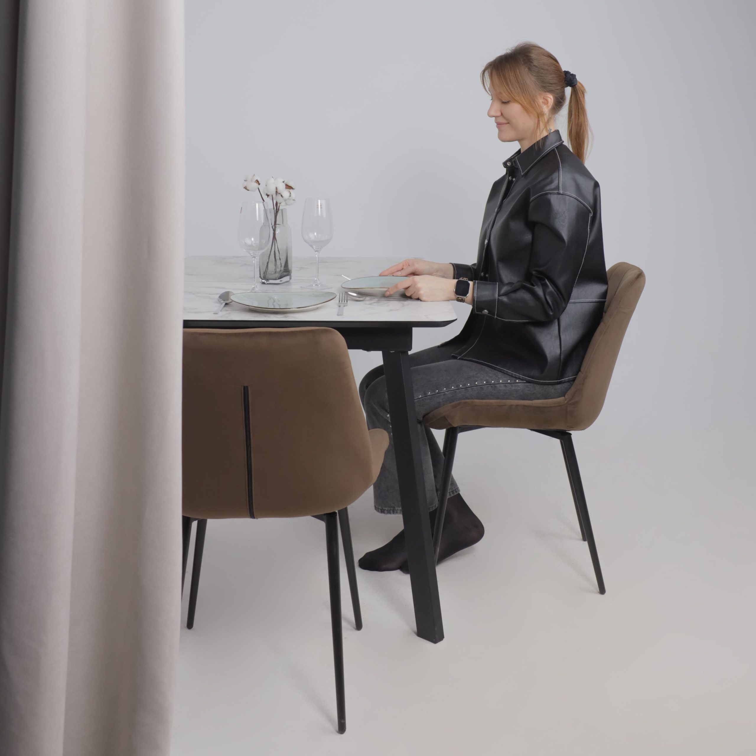 Стул AV 405, шоколадный бархат Confetti chocolate/черный