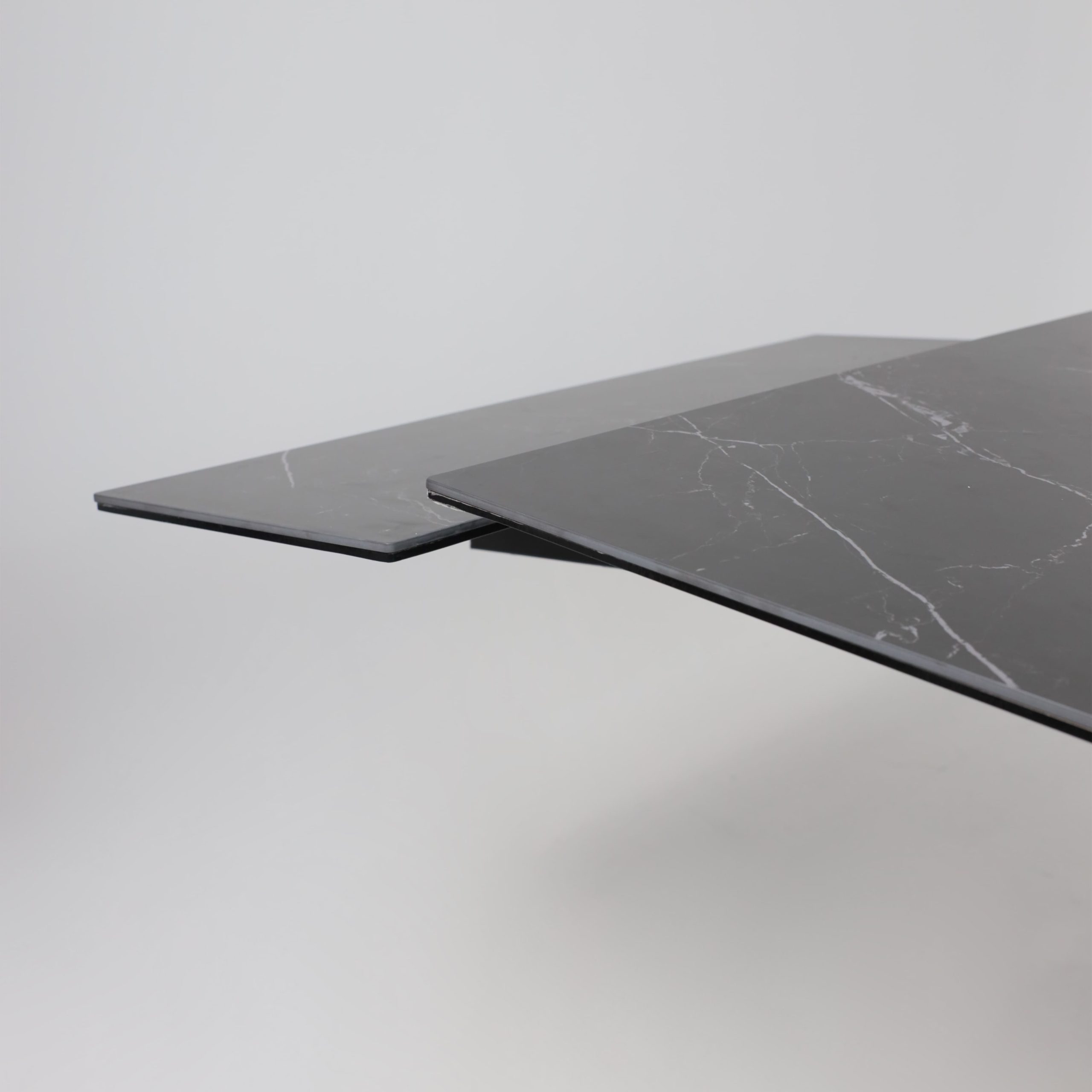 Стол МОНАКО NEW,керамика 0 кат. 1600(2240)*900, Камень черный Greys Black/Черный матовый, квадро