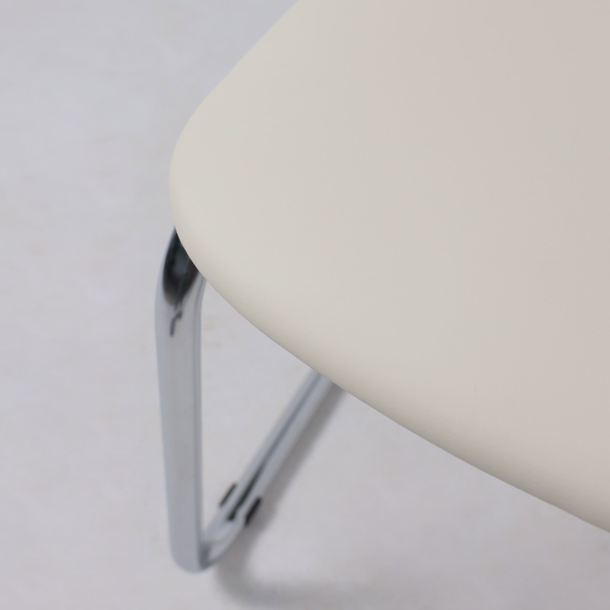 Кресло СЛАВИЯ, кремовый кожзам/хром