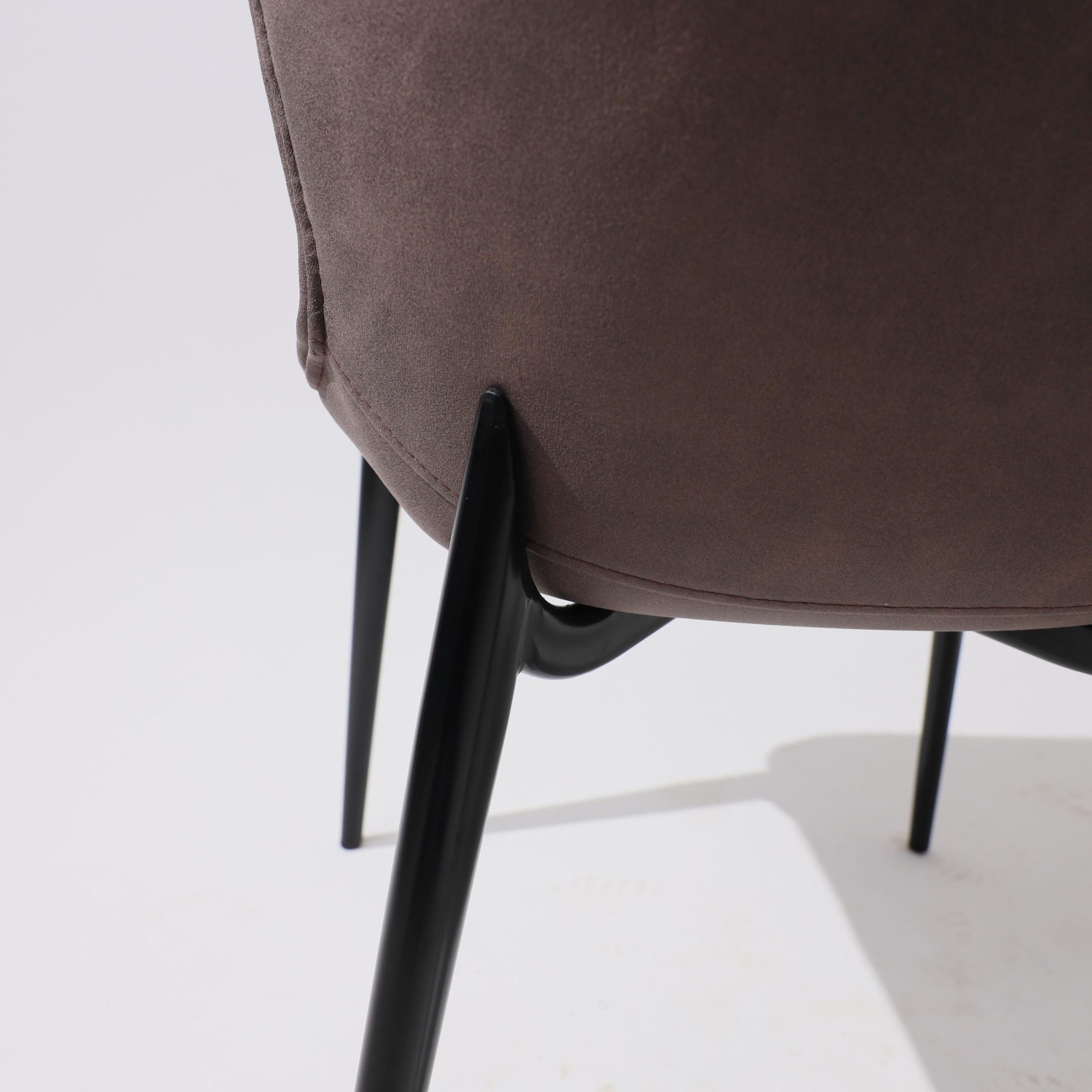 Стул AV 470, коричневая замша Kiprus 04/черный