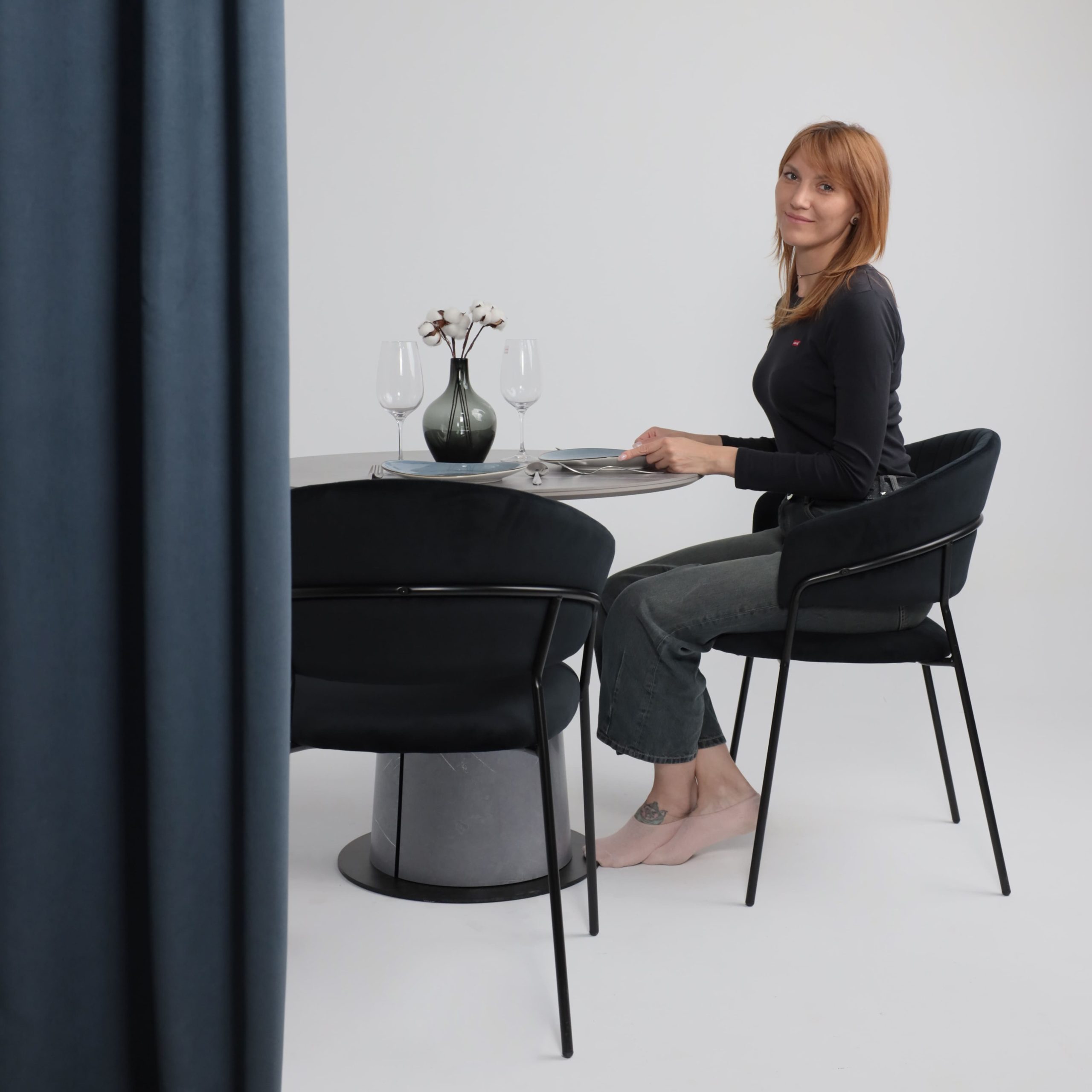 Стол AV 2317, МДФ+керамика, нераздвижной 900 серый, матовый LARKA GREY/черный+HPL Будда