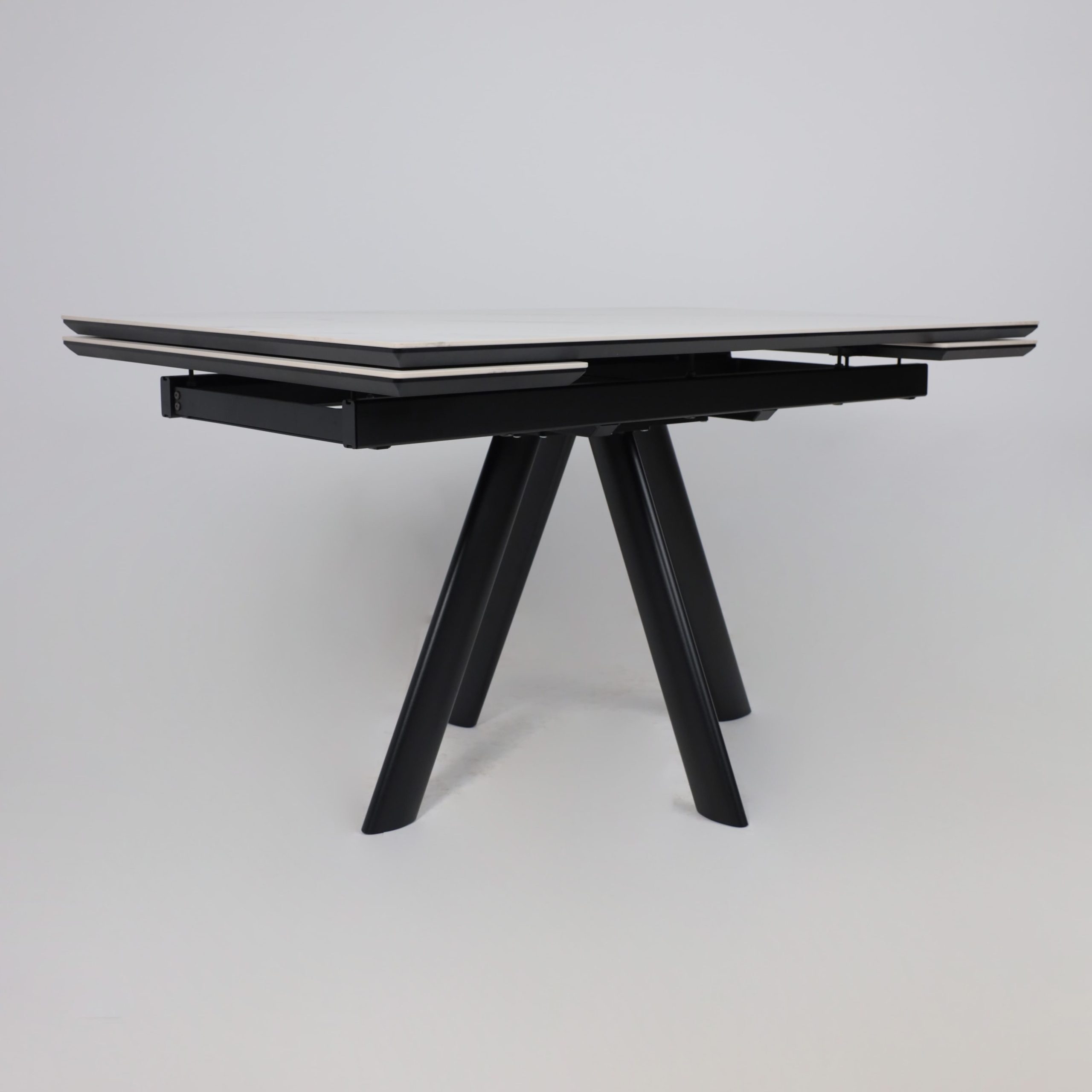 Стол JACK-140, раздвижной 140(30+30)х85, CALAKATTA ST CER/Черный