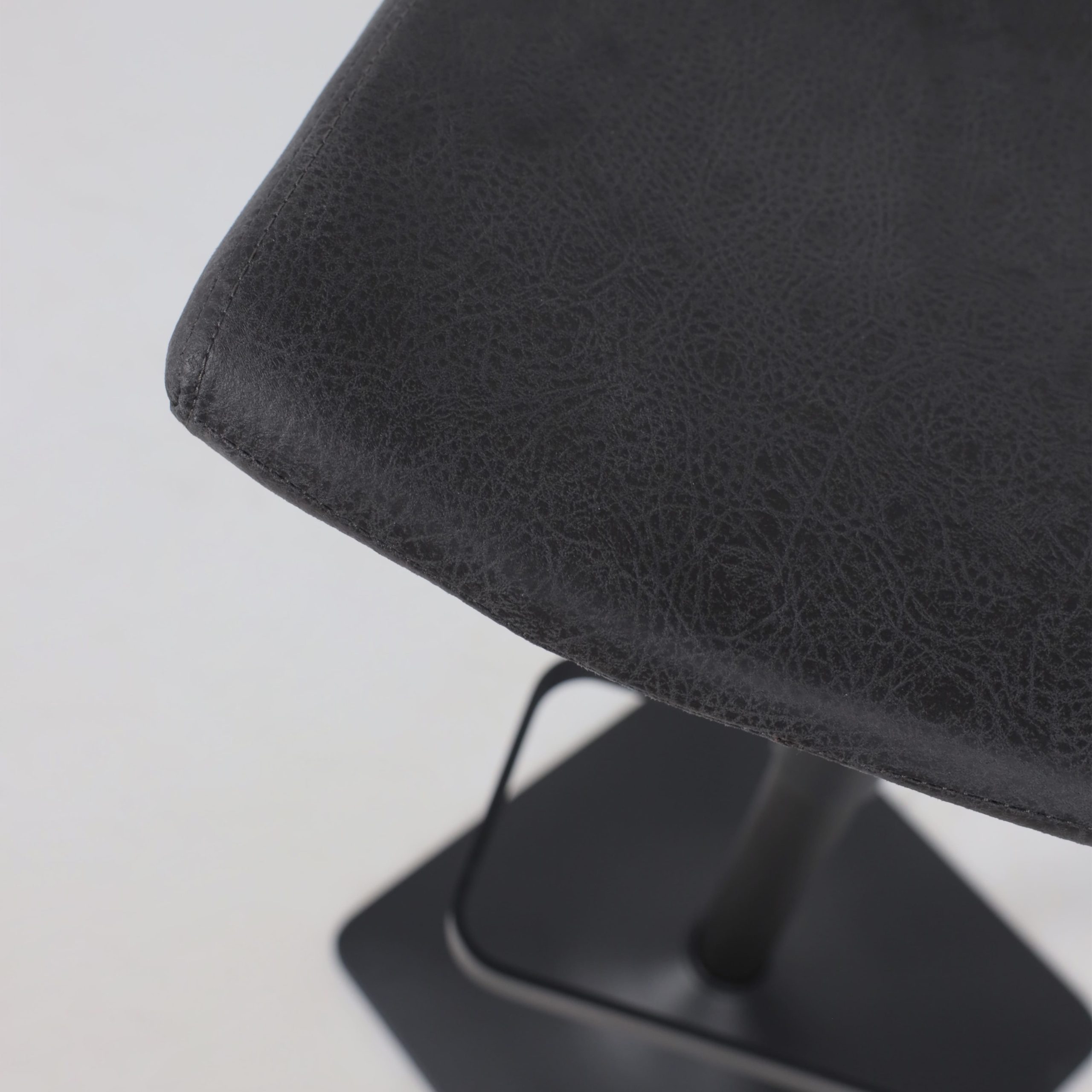 Стул FINCH, барный, экокожа, винтажный черный WATUSI 16/черный