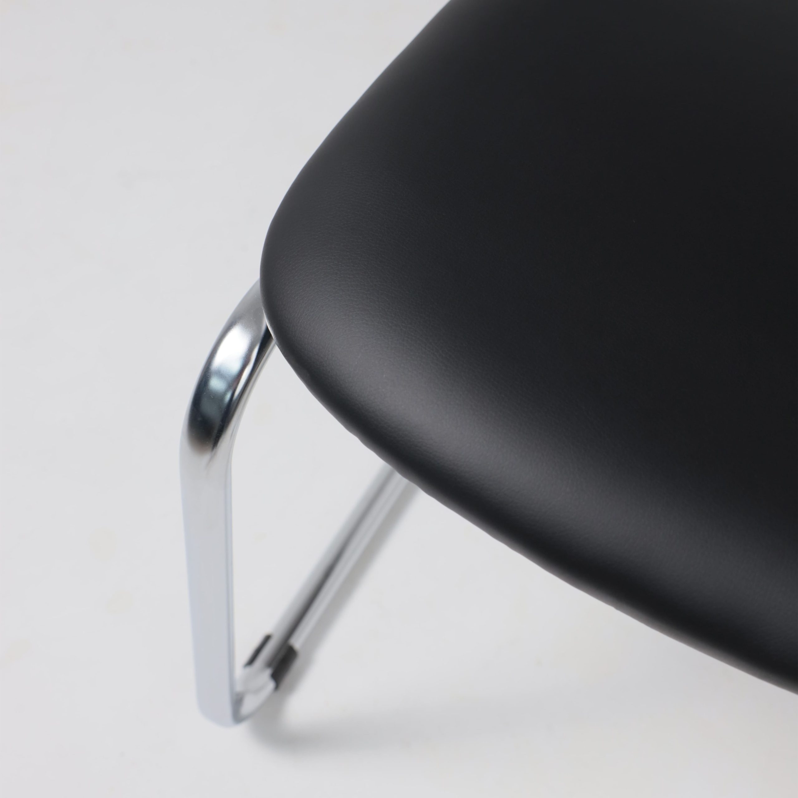 Кресло СЛАВИЯ, черный кожзам/хром