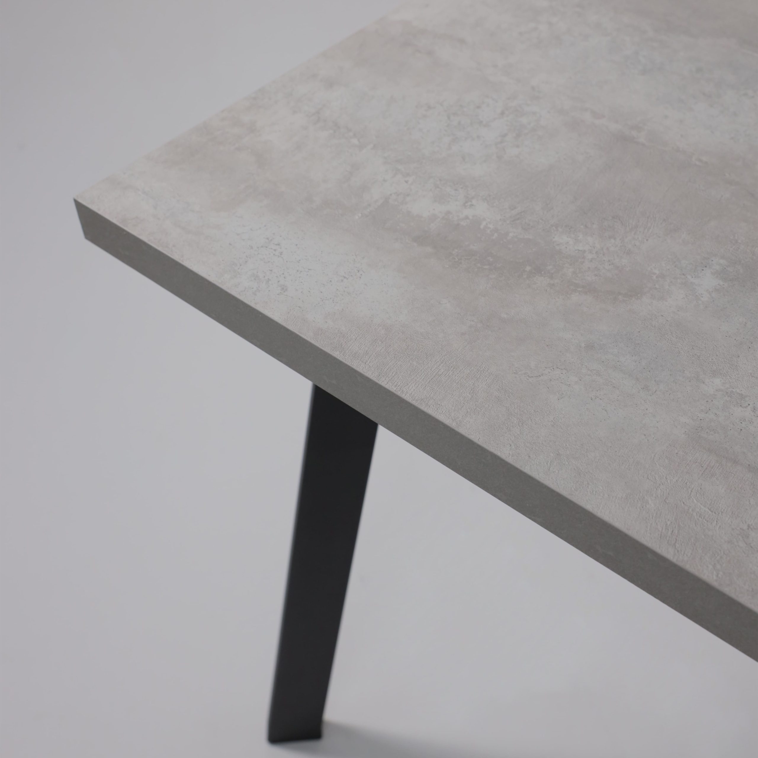 Стол Hagen 140 раздвижной, 140(180)*85, Цемент/Черный