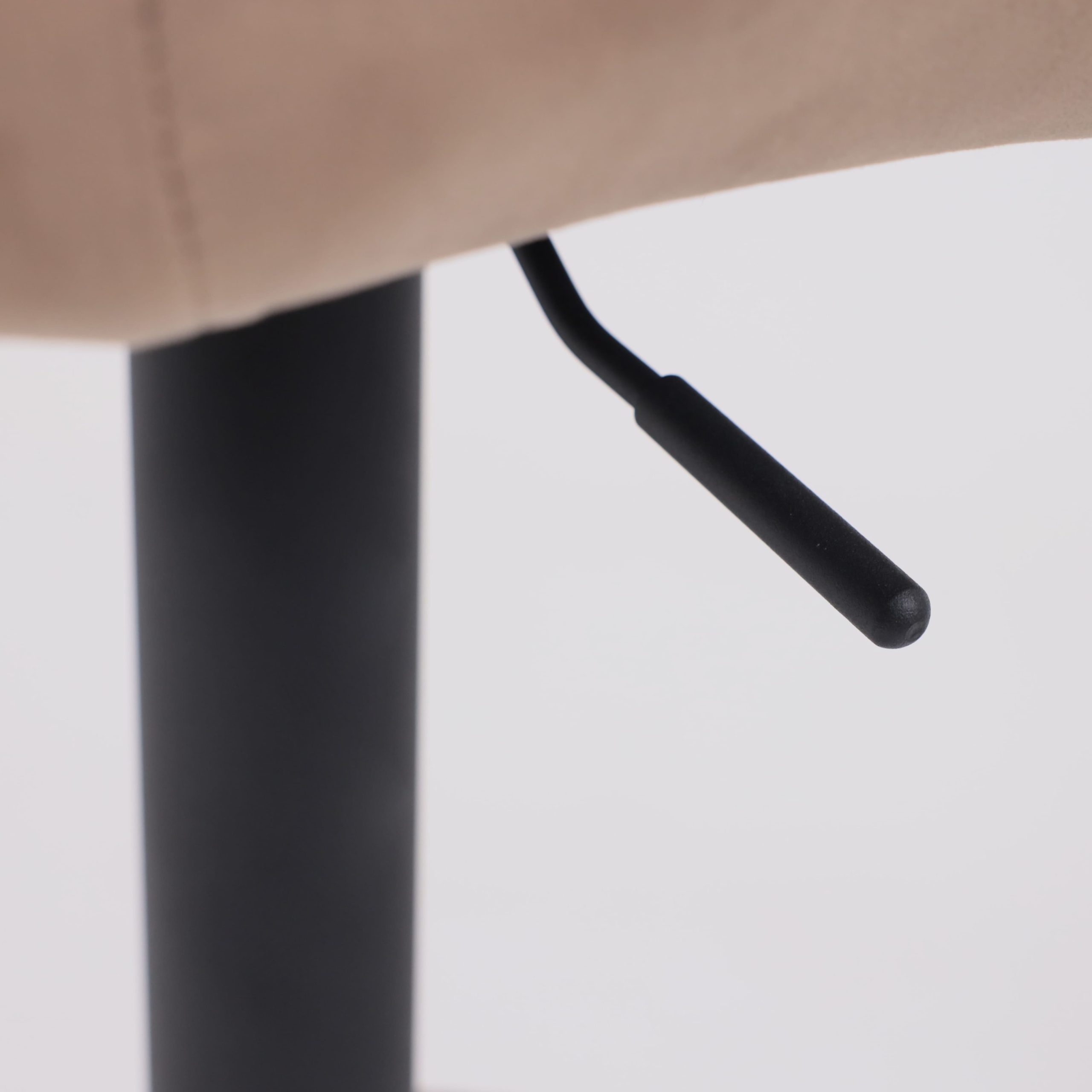 Кресло BERLIN, капучино велюр HCJ-11/черный