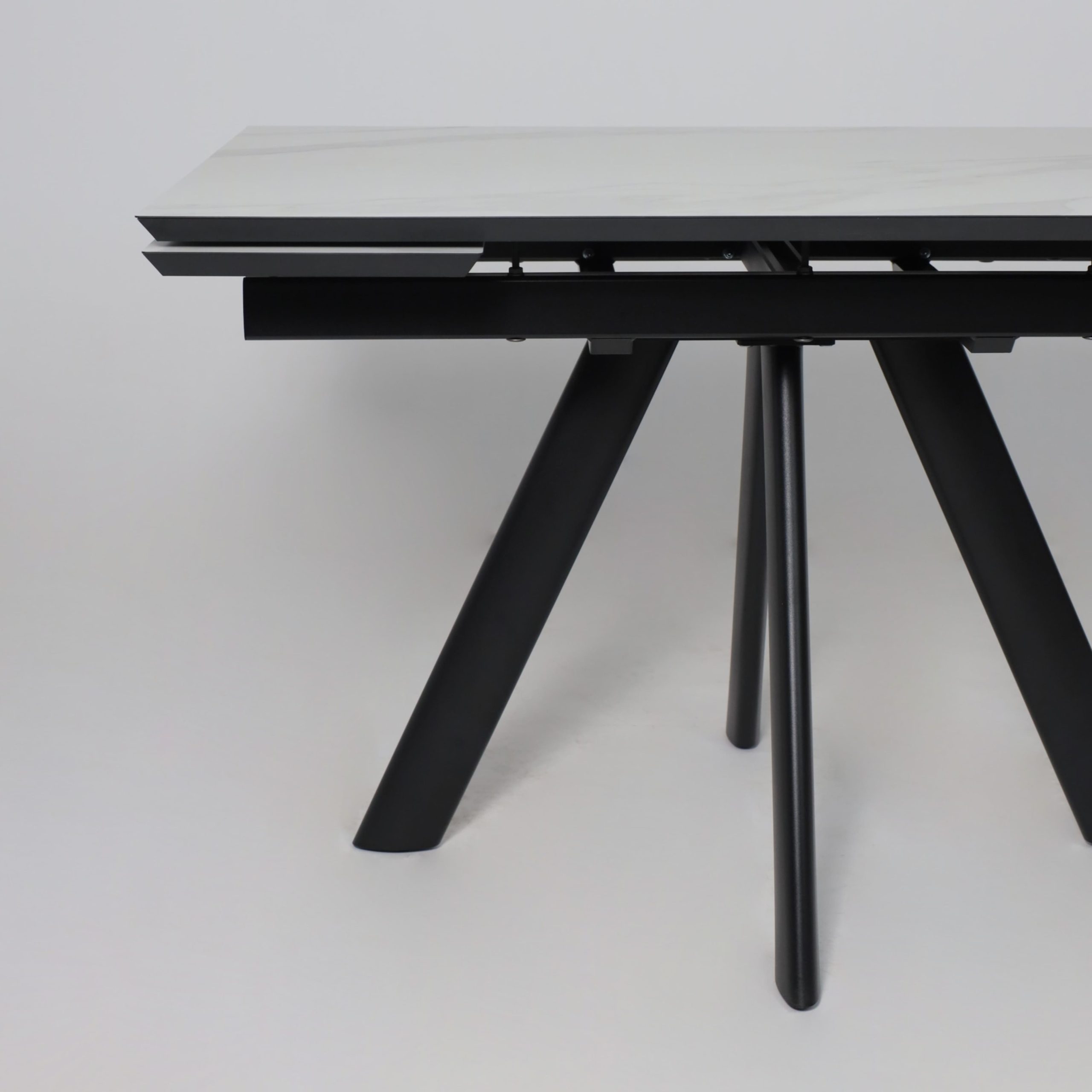 Стол JACK-120, раздвижной 120(30+30)х80, МРАМОР СВЕТЛЫЙ - COMPAKT CER/Черный