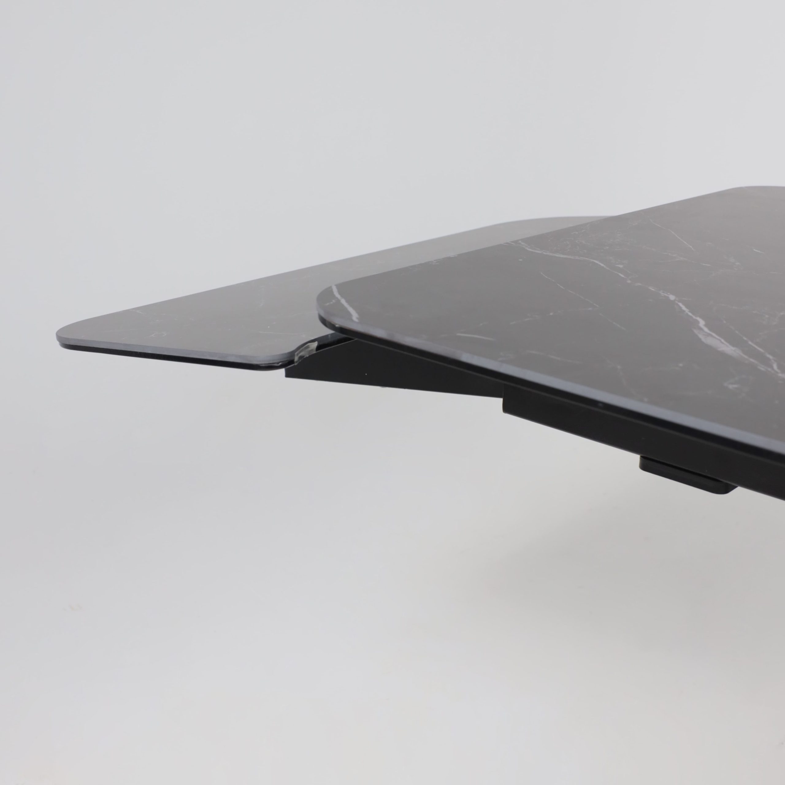 Стол РЕЙН NEW,керамика 0 кат. 1400(2040)*900, Камень черный Greys Black/Черный матовый