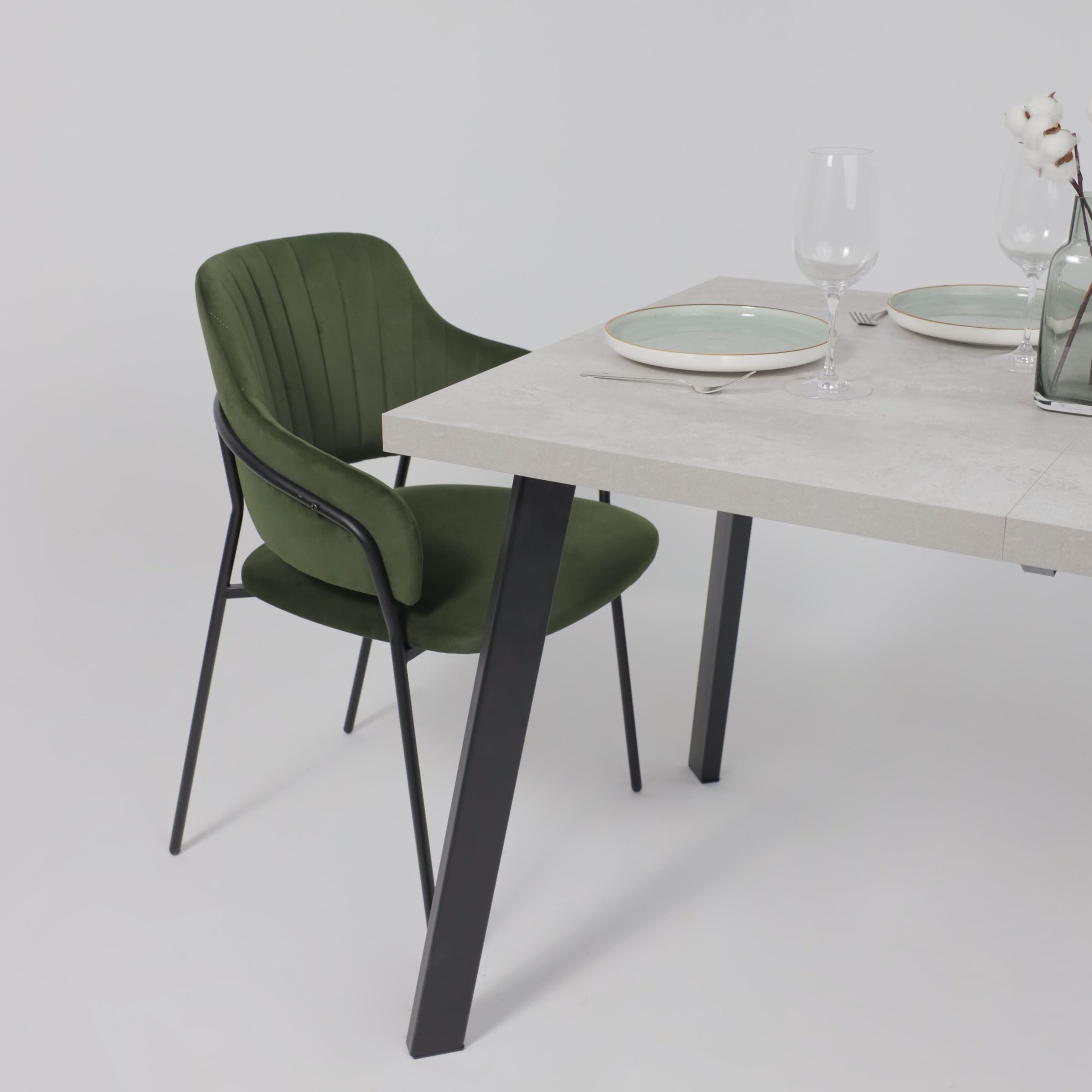 Стол Hagen 140 раздвижной, 140(180)*85, Цемент/Черный