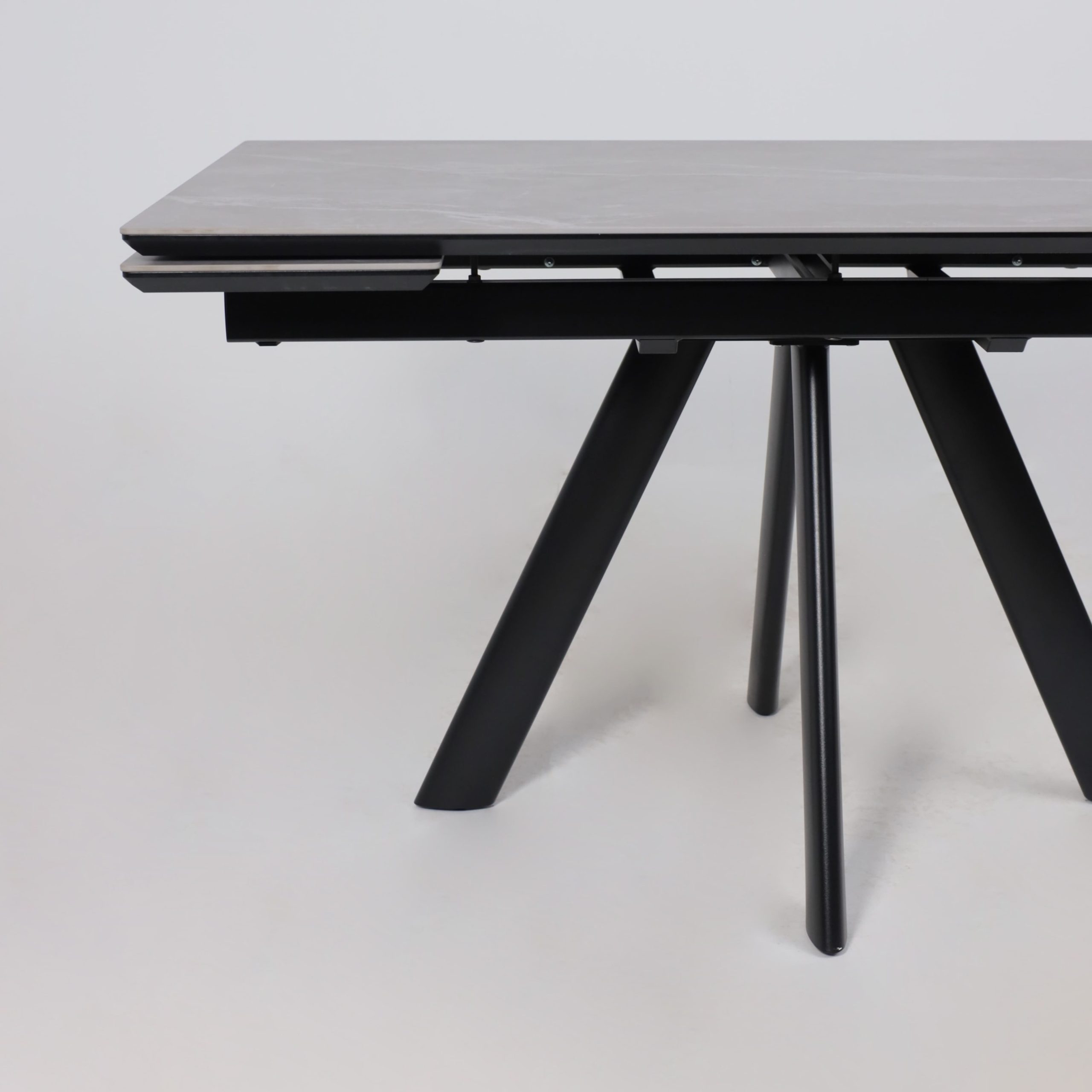 Стол JACK-140, раздвижной 140(30+30)х85, STONE GREY ST CER/Черный