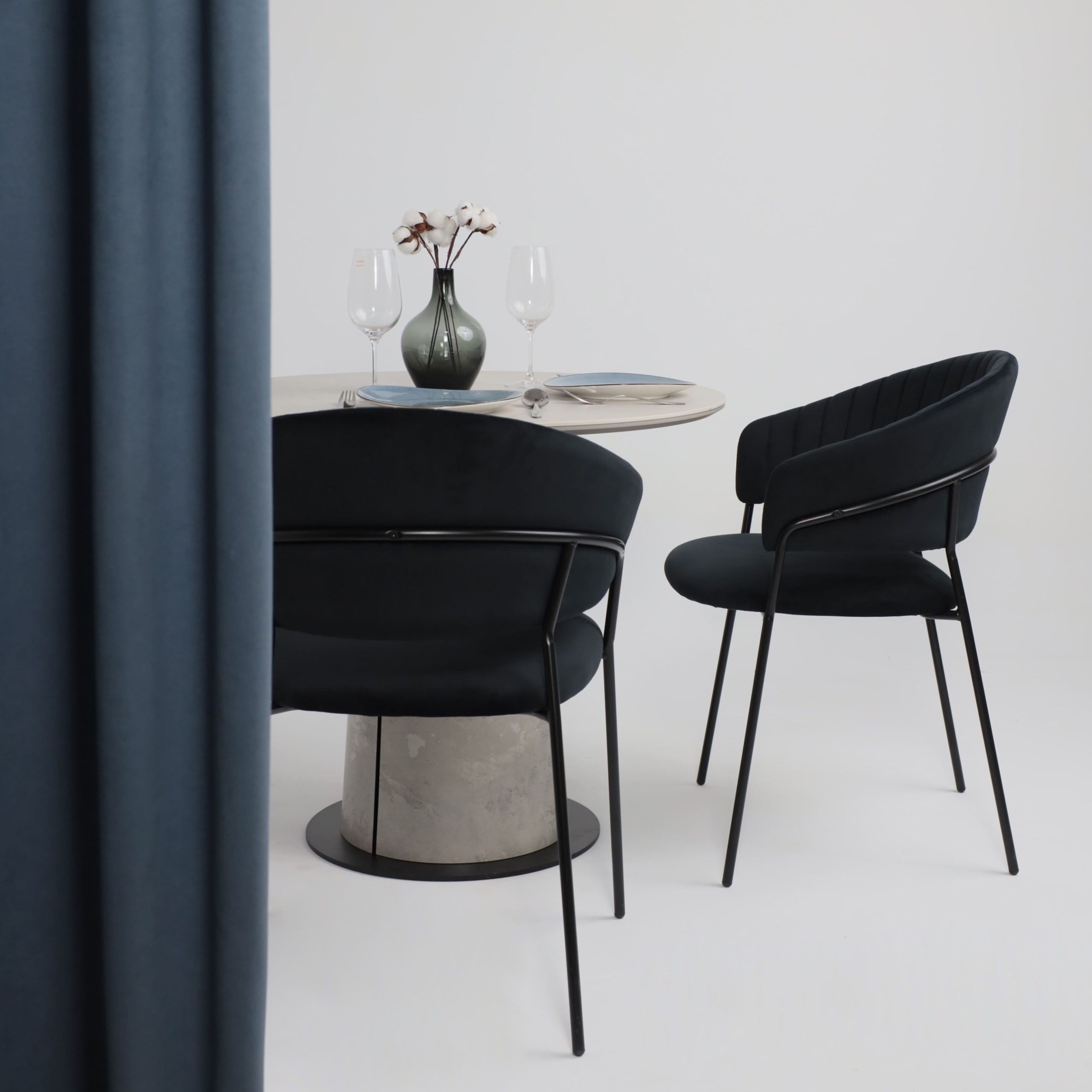 Стол AV 2317, МДФ+керамика, нераздвижной 900 серый, матовый CARMEN LIGHT GREY/черный+HPL Бетао