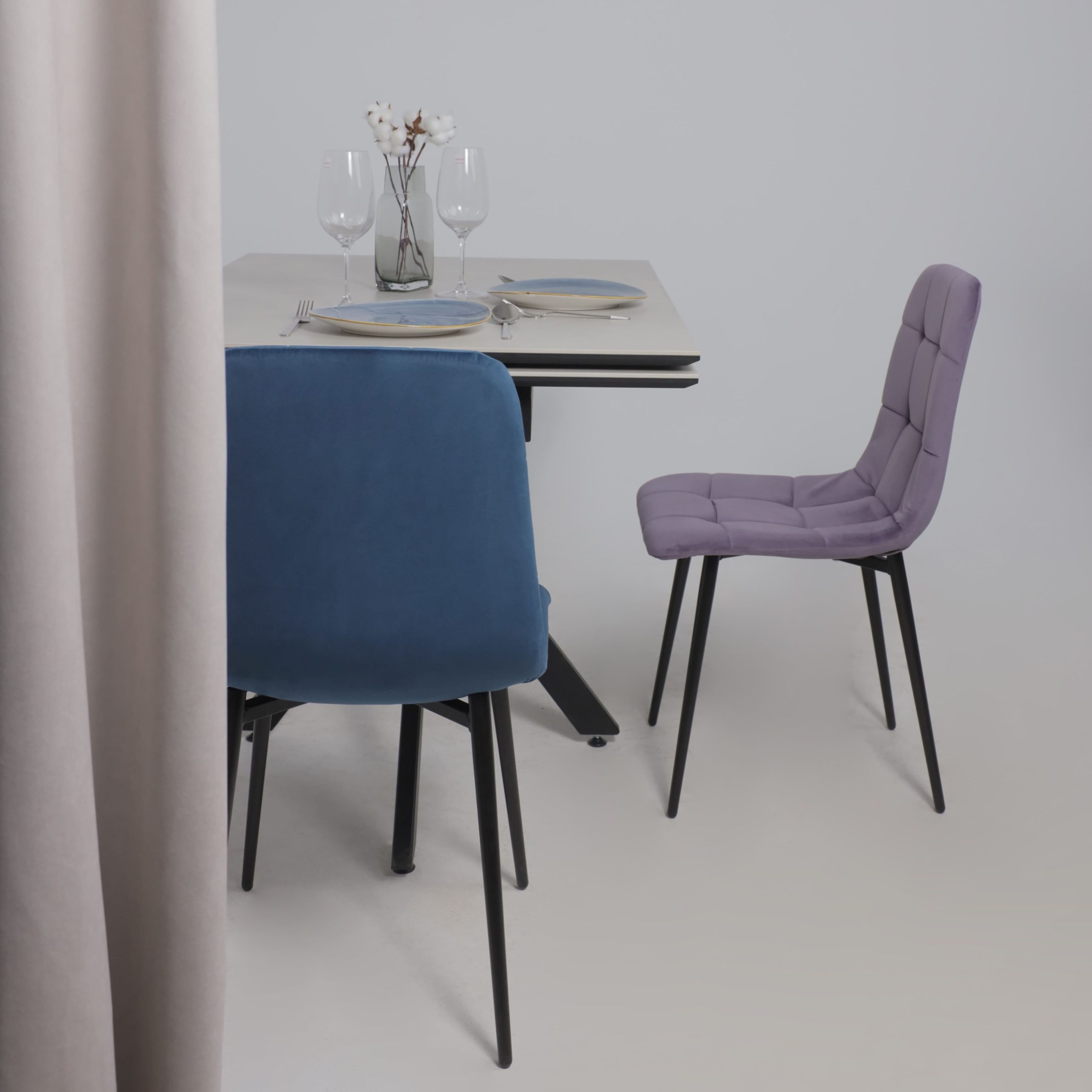 Стул AV 406-N, сливовый бархат Confetti plum/черный