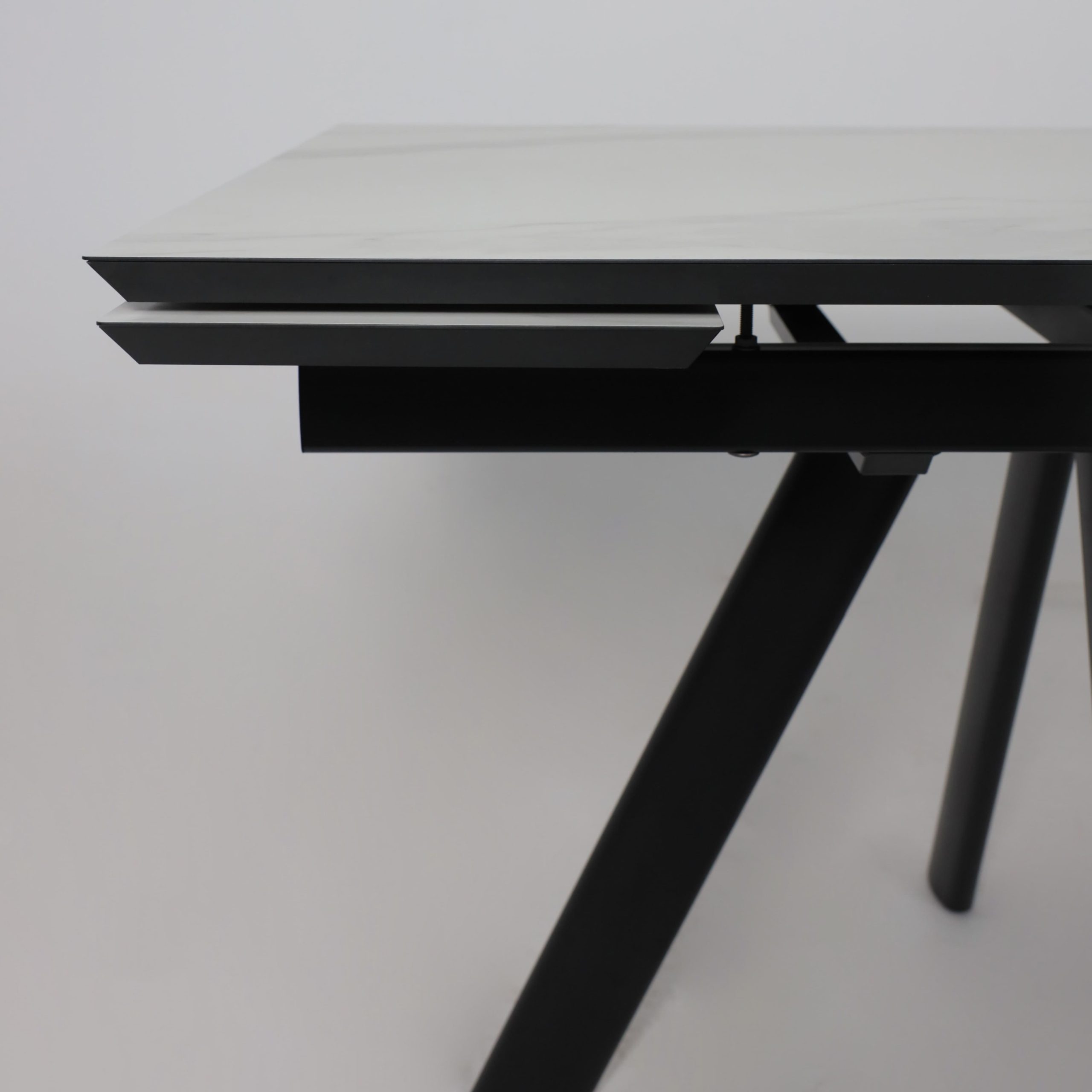 Стол JACK-120, раздвижной 120(30+30)х80, МРАМОР СВЕТЛЫЙ - COMPAKT CER/Черный