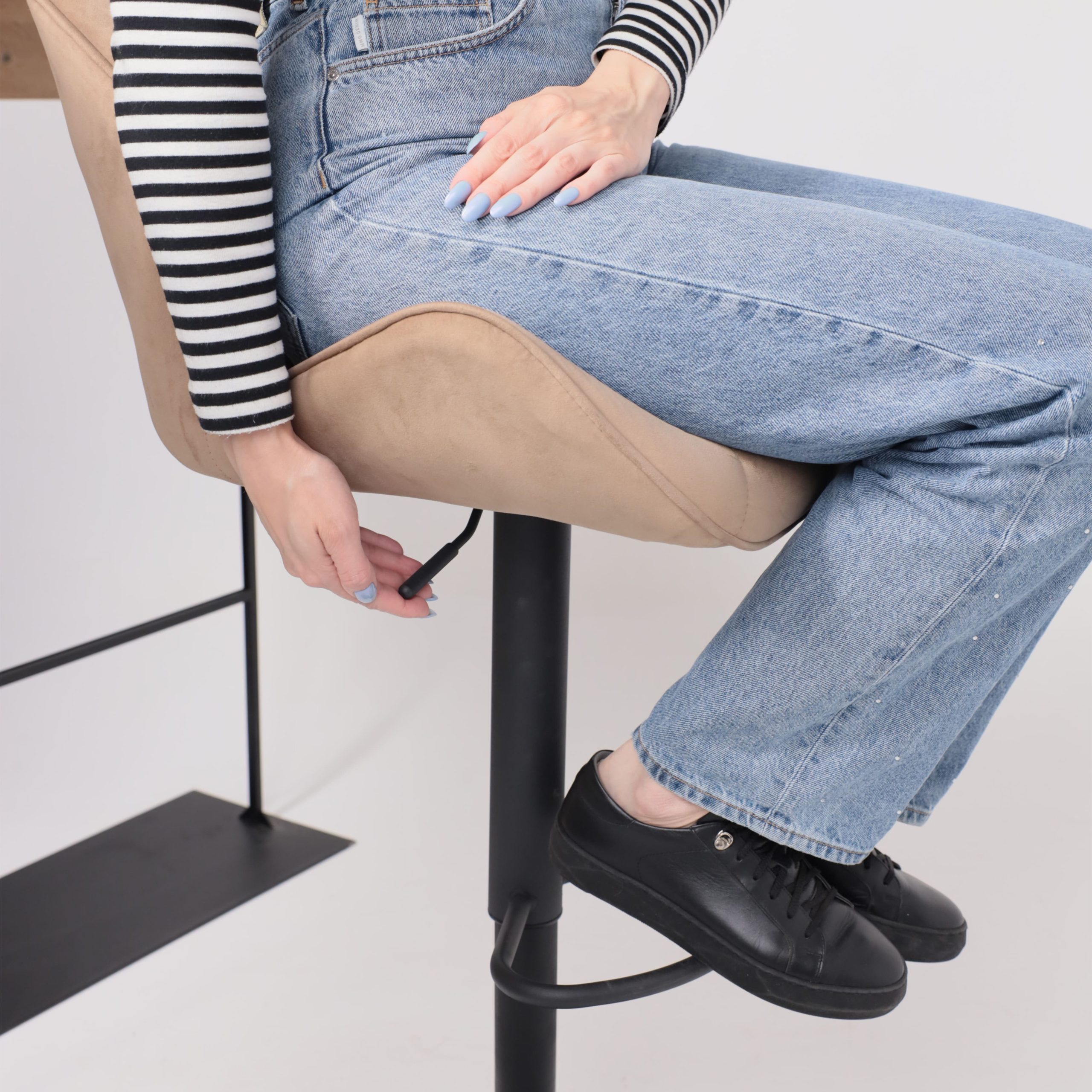 Кресло BERLIN, капучино велюр HCJ-11/черный