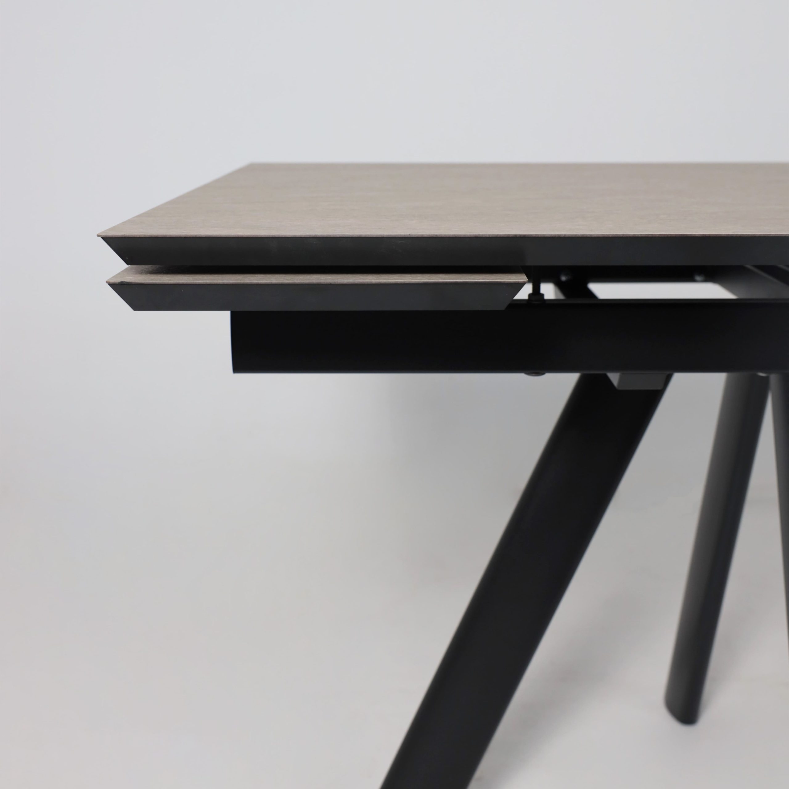 Стол JACK-120, раздвижной 120(30+30)х80, БЕЖЕВЫЙ КАМЕНЬ - COMPAKT CER/Черный