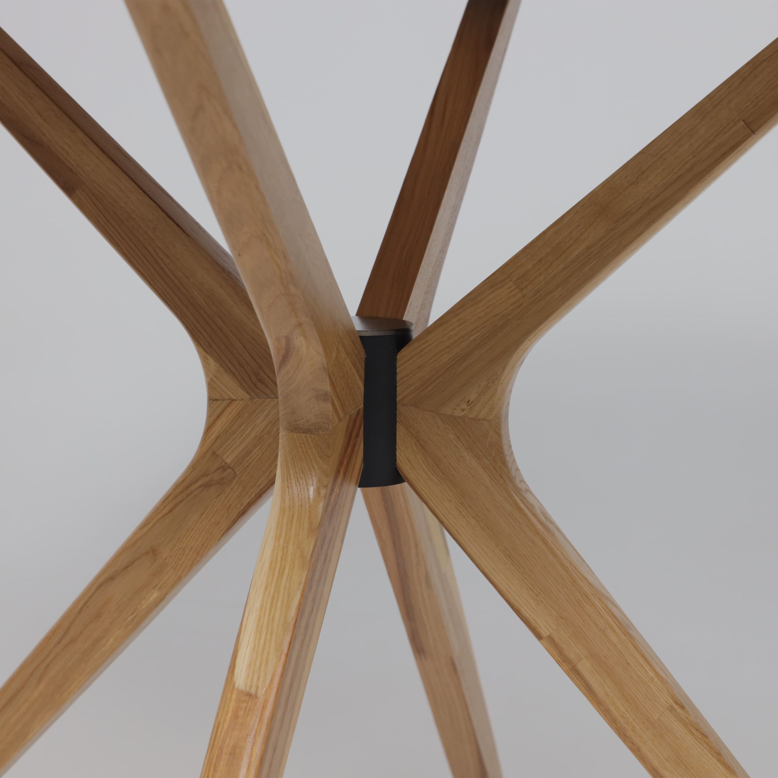 Стол ВЕГАС, нераздвижной, D1100, Дуб светлый тон 100