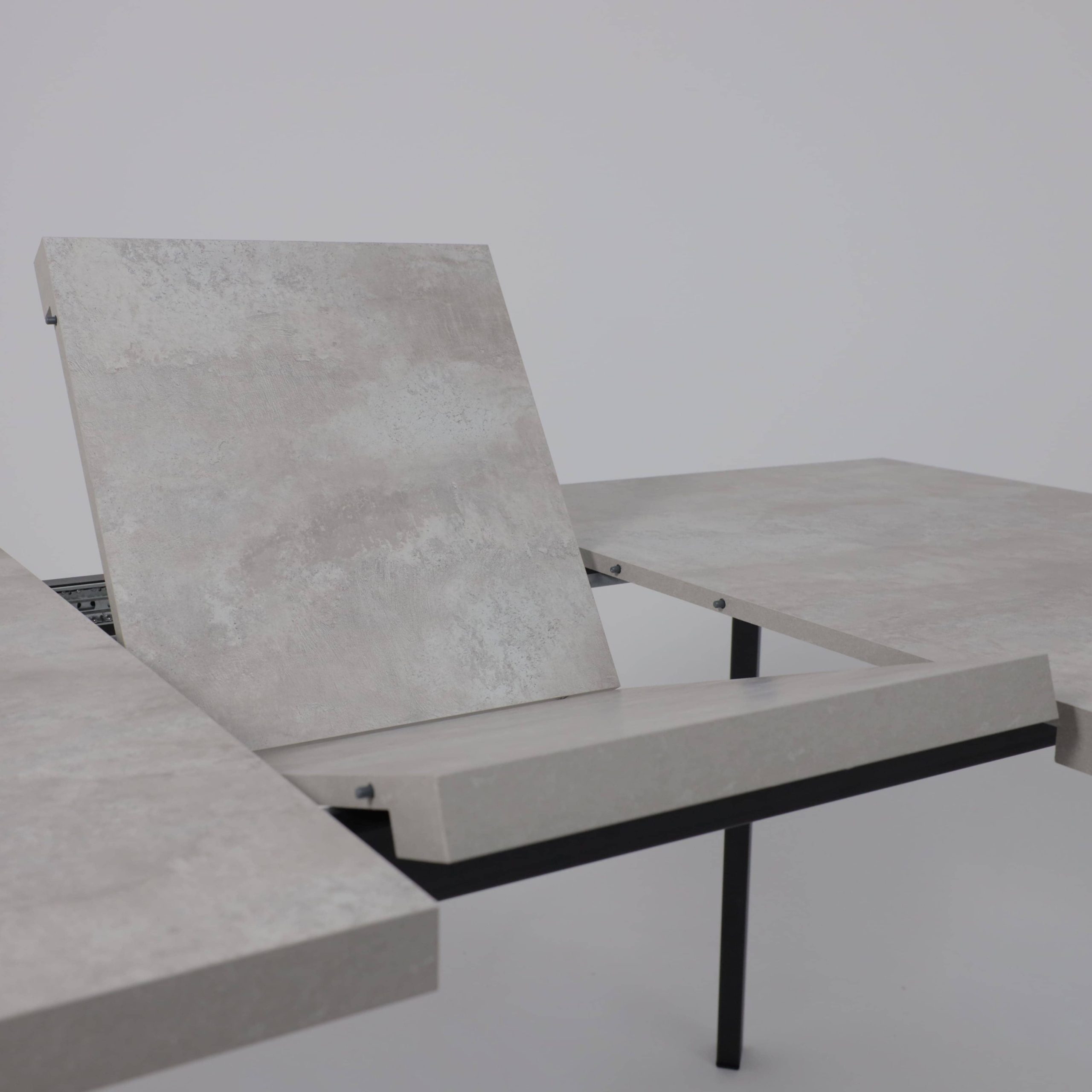 Стол Hagen 140 раздвижной, 140(180)*85, Цемент/Черный