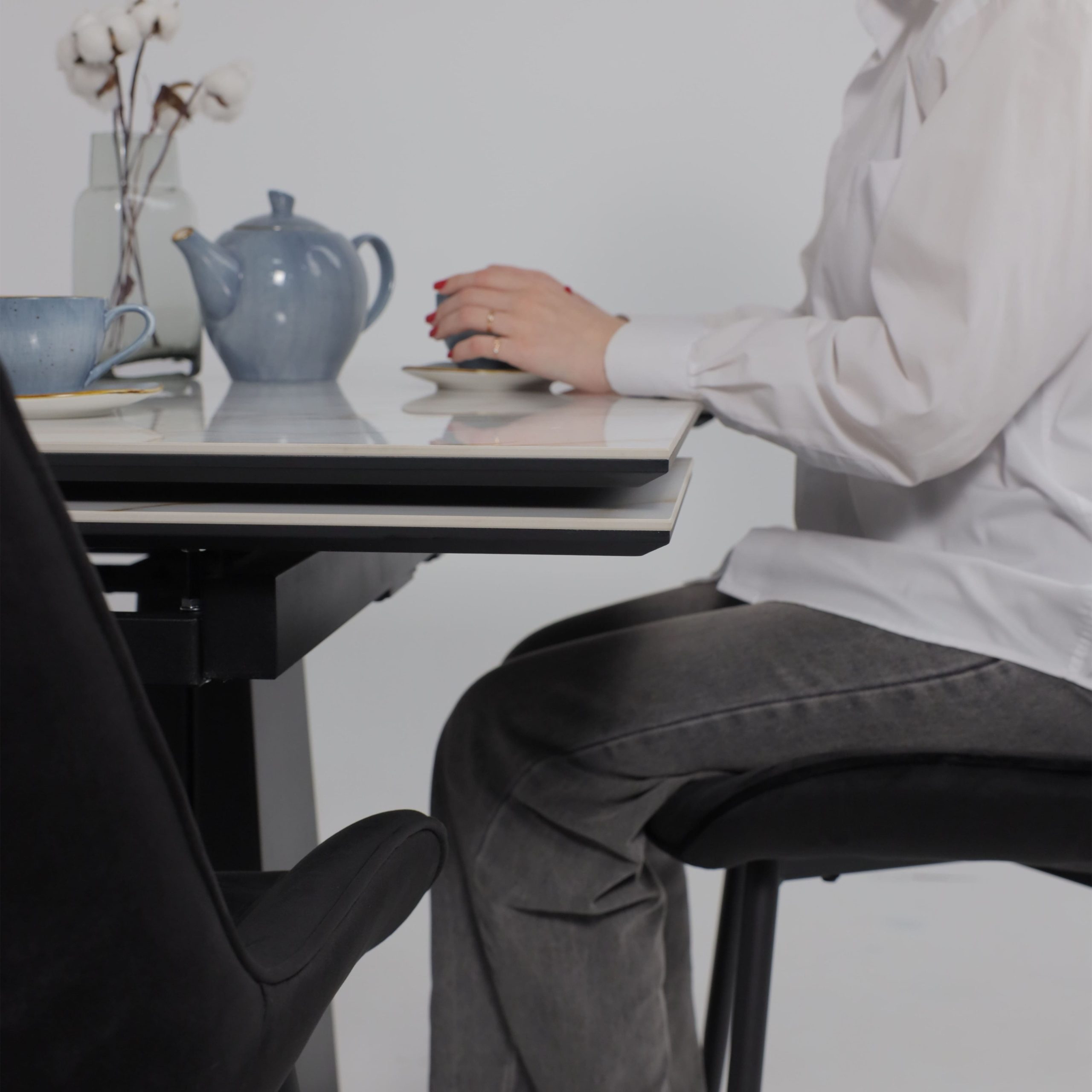 Стол AV 2119, МДФ+керамика, раздвижной 1200 (1800)*800 белый, глянцевый CARLA LARKIN /черный