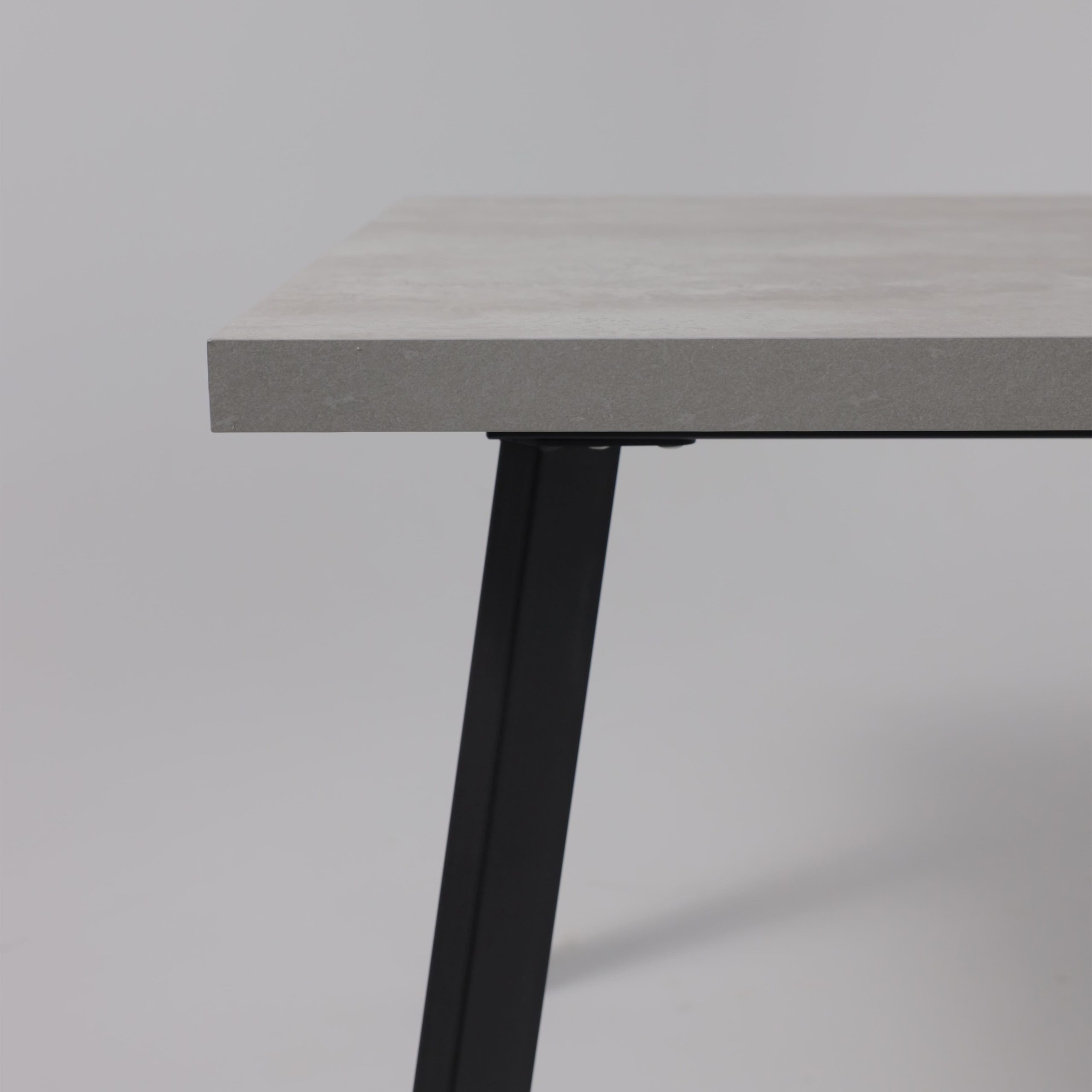 Стол Hagen 140 раздвижной, 140(180)*85, Цемент/Черный