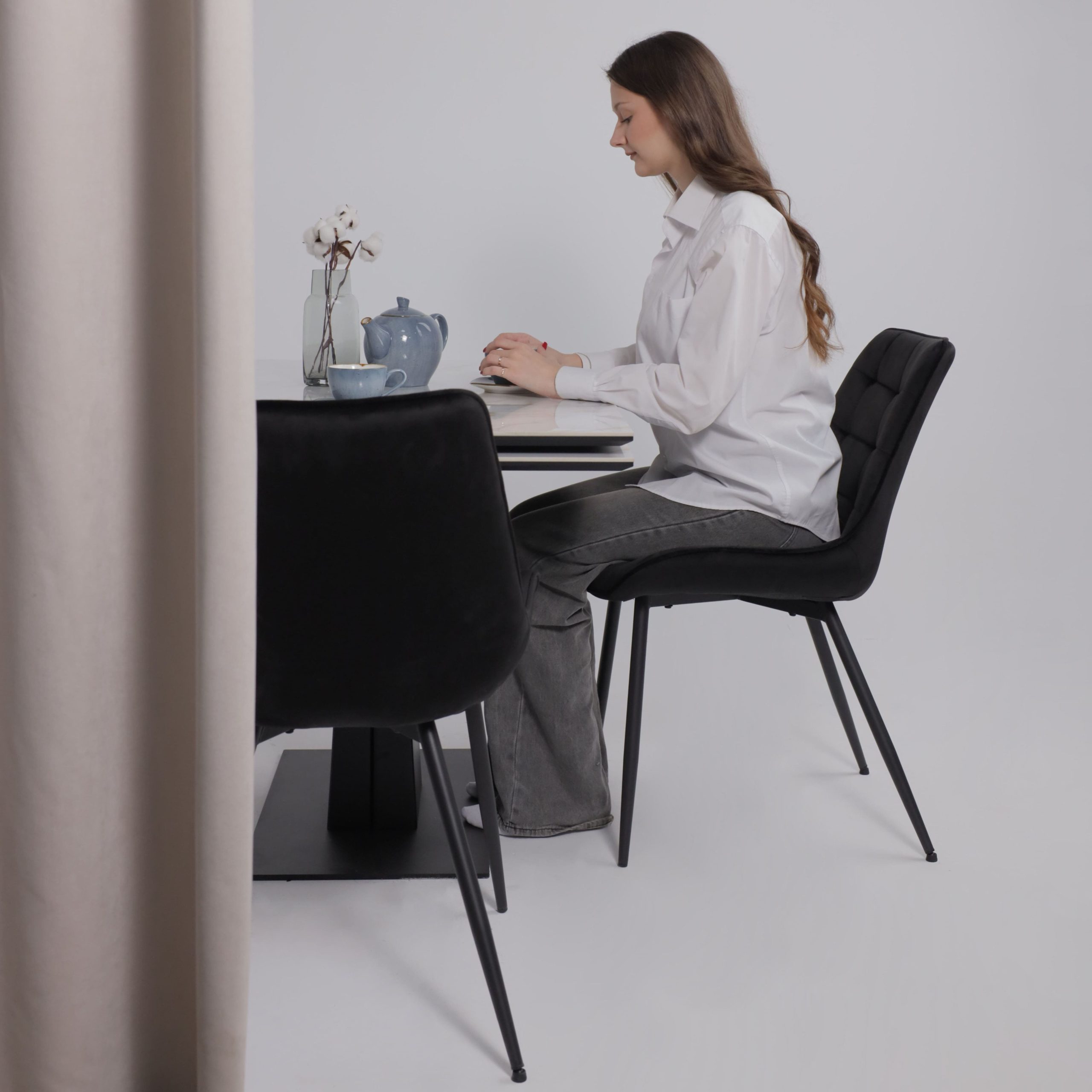 Стол AV 2119, МДФ+керамика, раздвижной 1200 (1800)*800 белый, глянцевый CARLA LARKIN /черный