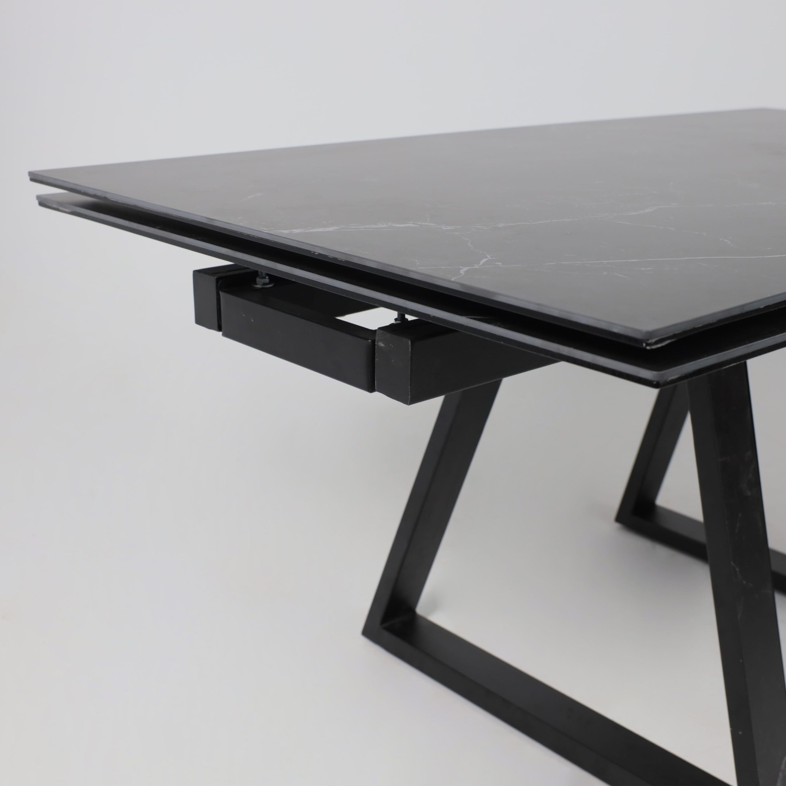 Стол МОНАКО NEW,керамика 0 кат. 1600(2240)*900, Камень черный Greys Black/Черный матовый, квадро