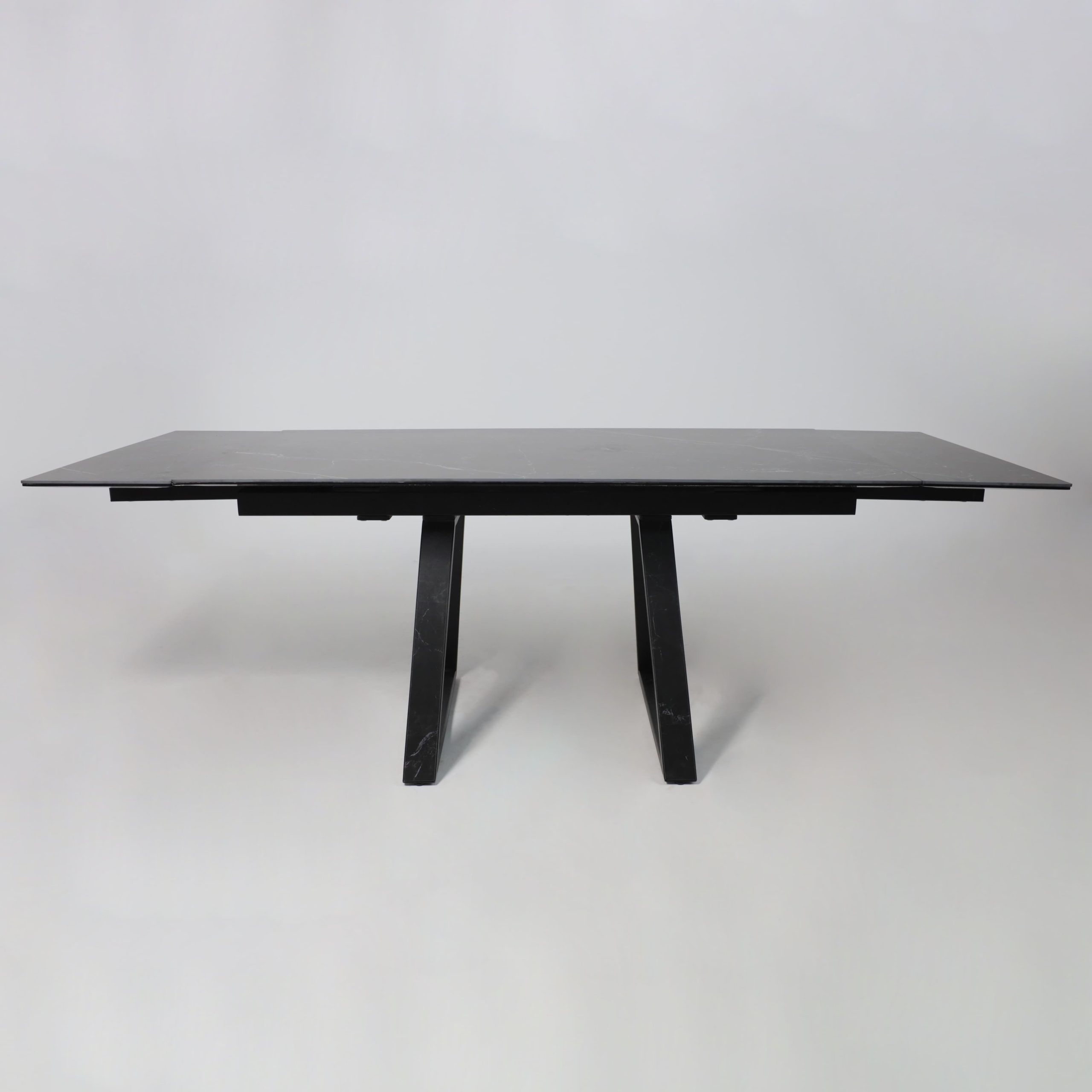 Стол МОНАКО NEW,керамика 0 кат. 1600(2240)*900, Камень черный Greys Black/Черный матовый, квадро