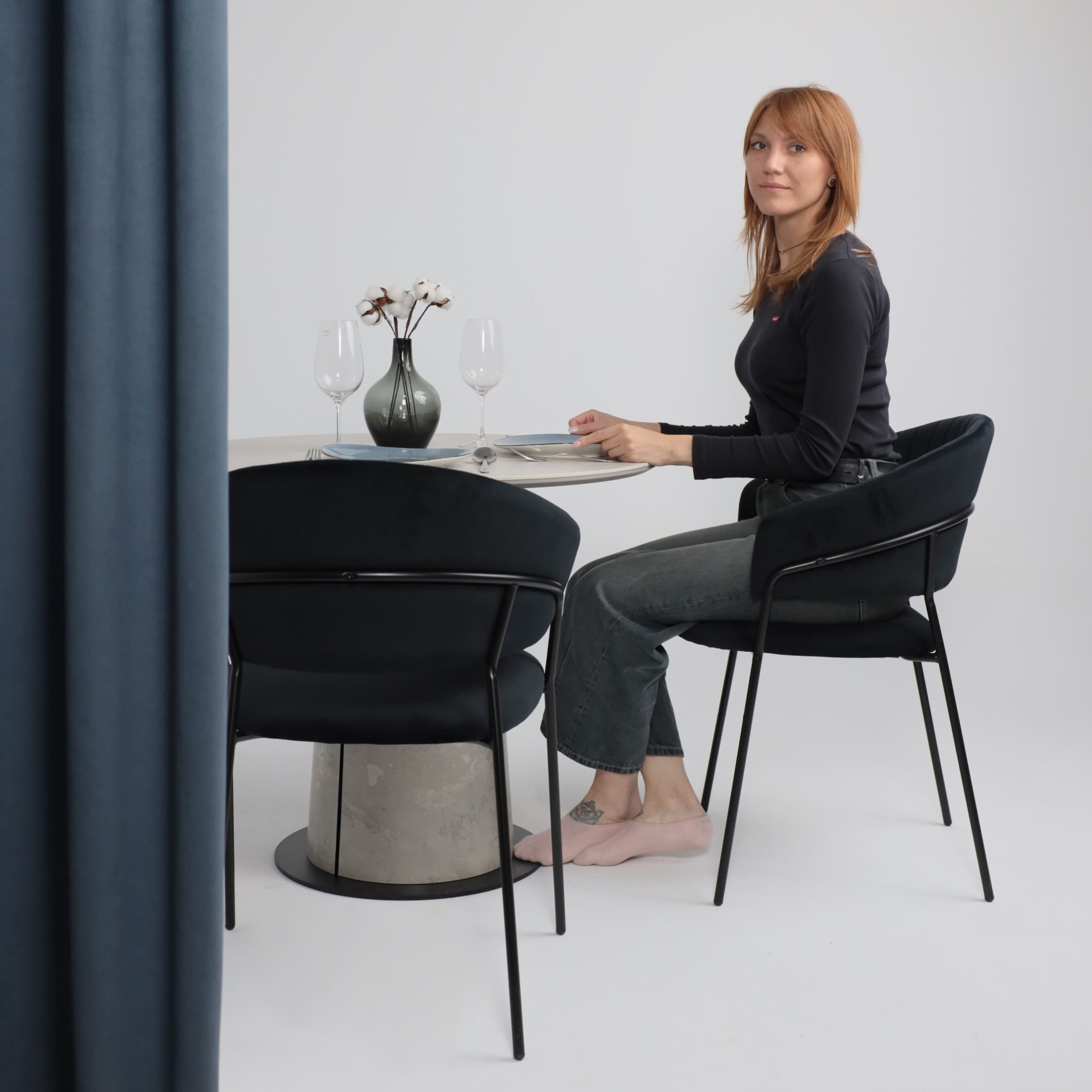 Стол AV 2317, МДФ+керамика, нераздвижной 900 серый, матовый CARMEN LIGHT GREY/черный+HPL Бетао