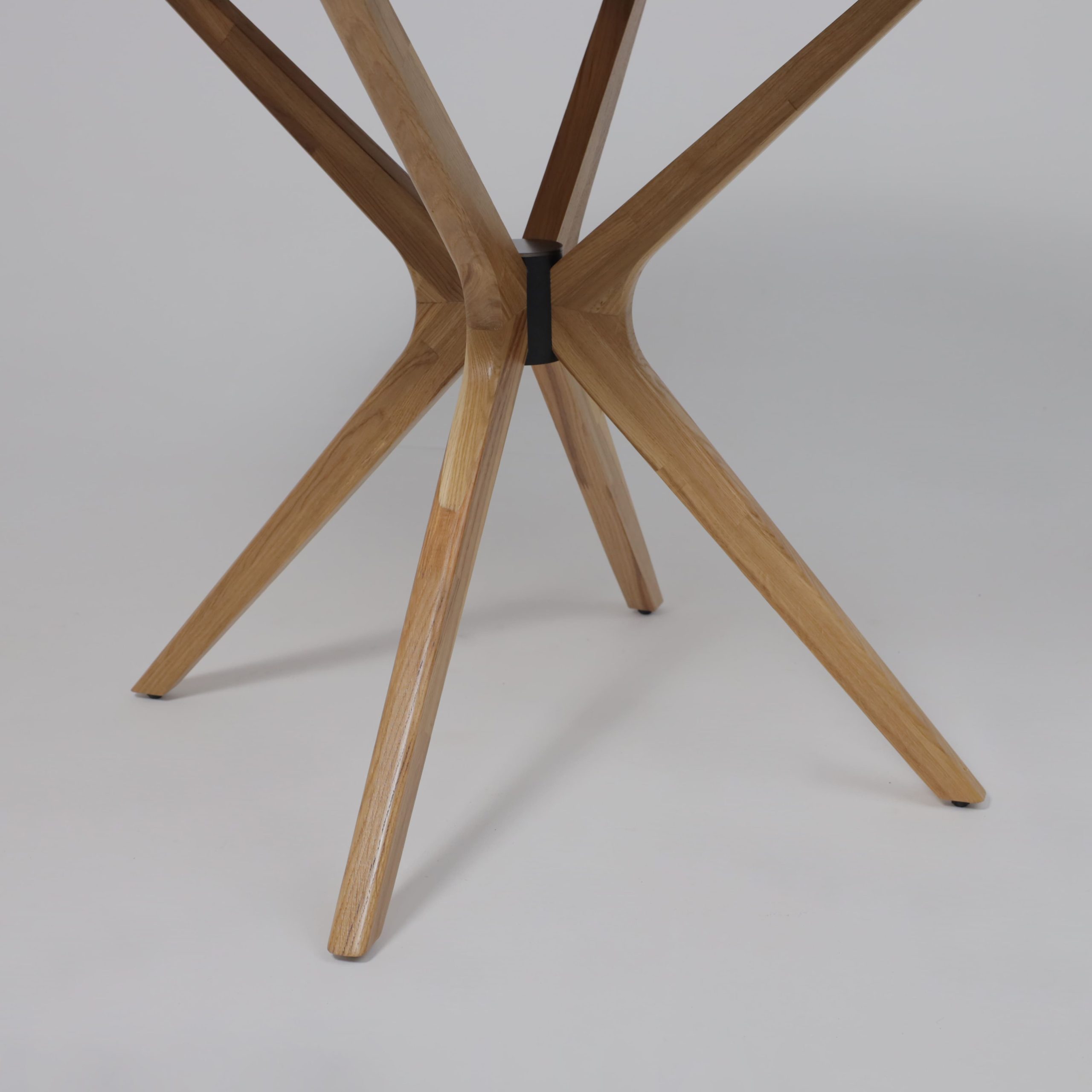 Стол ВЕГАС, нераздвижной, D1100, Дуб светлый тон 100