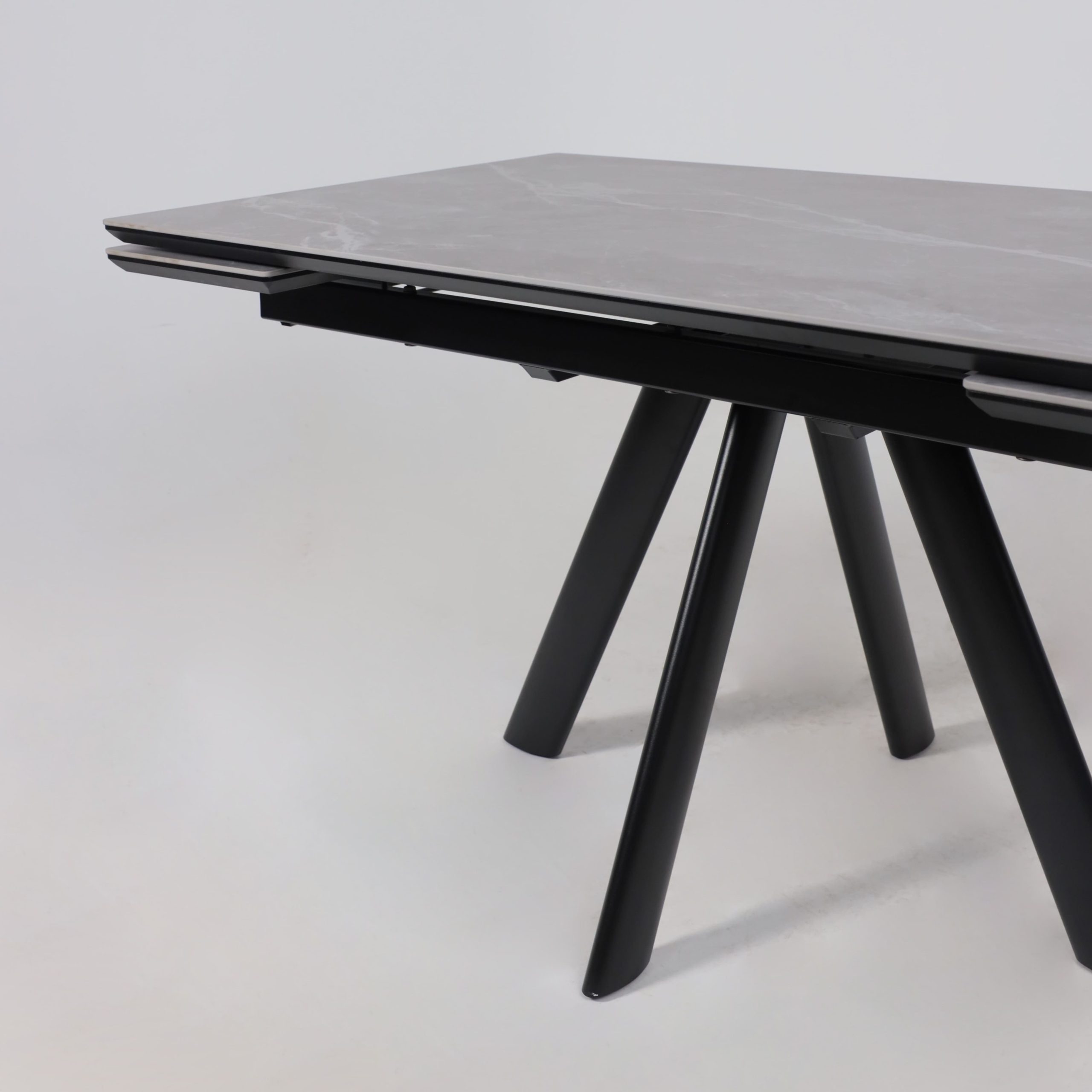 Стол JACK-140, раздвижной 140(30+30)х85, STONE GREY ST CER/Черный