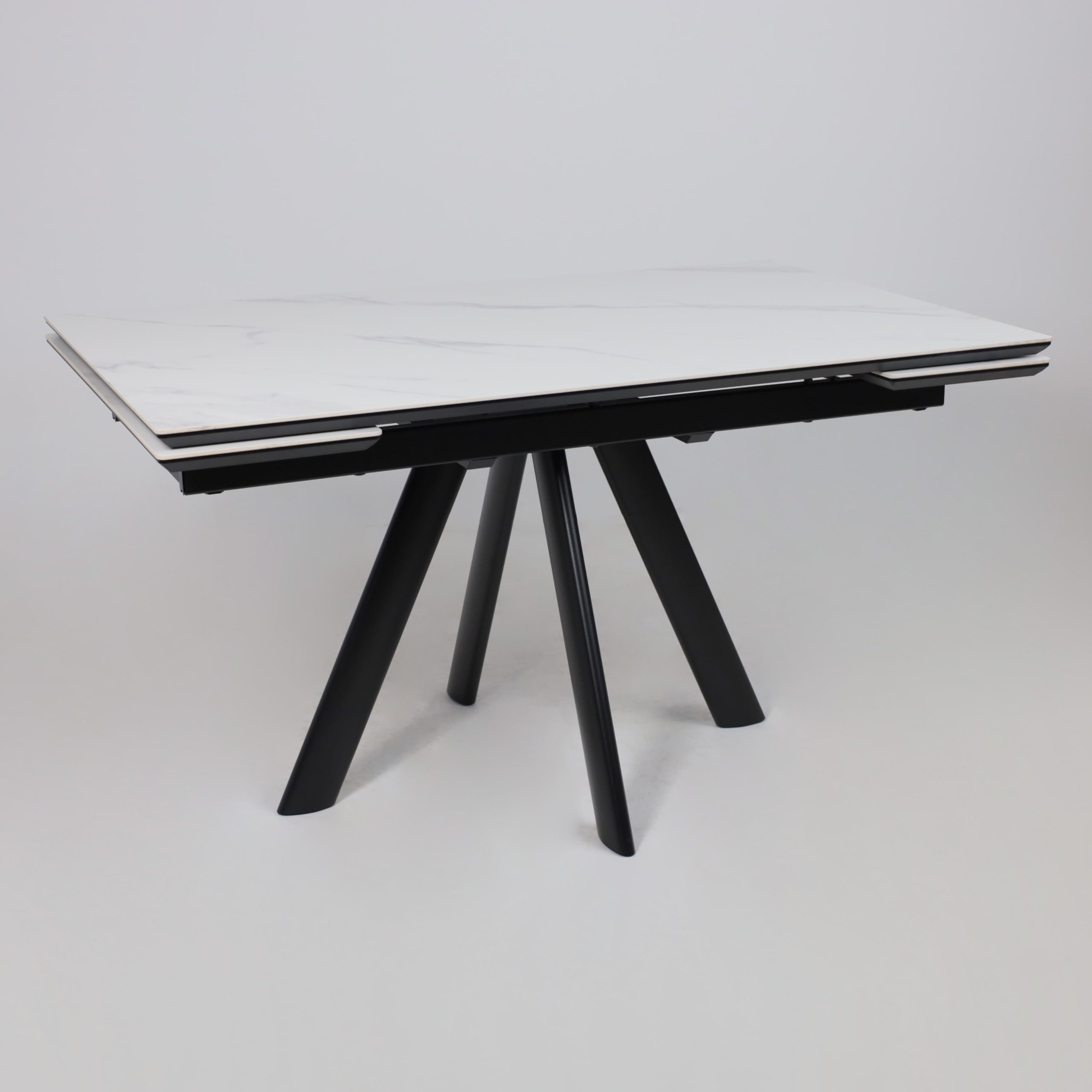 Стол JACK-140, раздвижной 140(30+30)х85, CALAKATTA ST CER/Черный