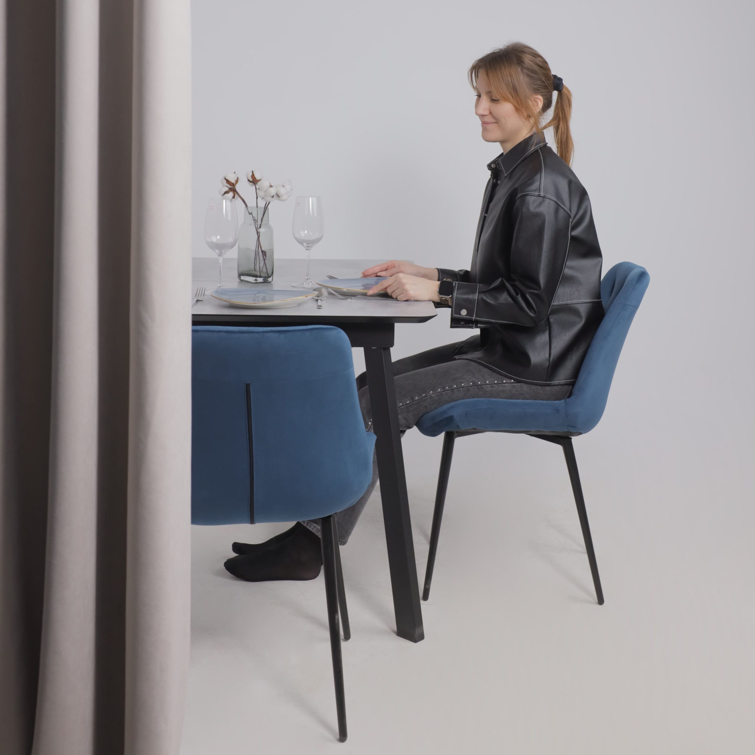 Стул AV 405, синий бархат Confetti deep ocean/черный