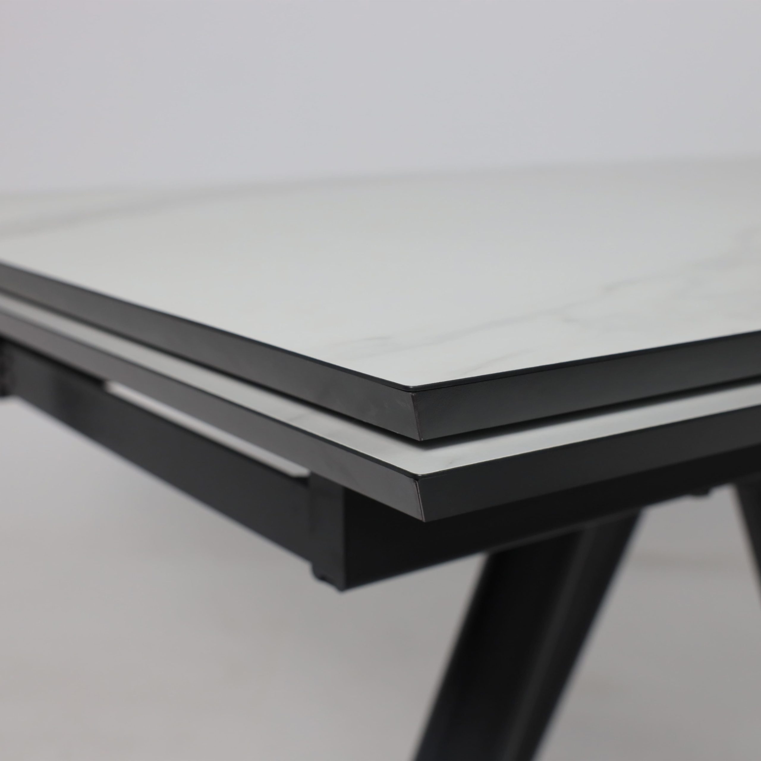 Стол JACK-120, раздвижной 120(30+30)х80, МРАМОР СВЕТЛЫЙ - COMPAKT CER/Черный