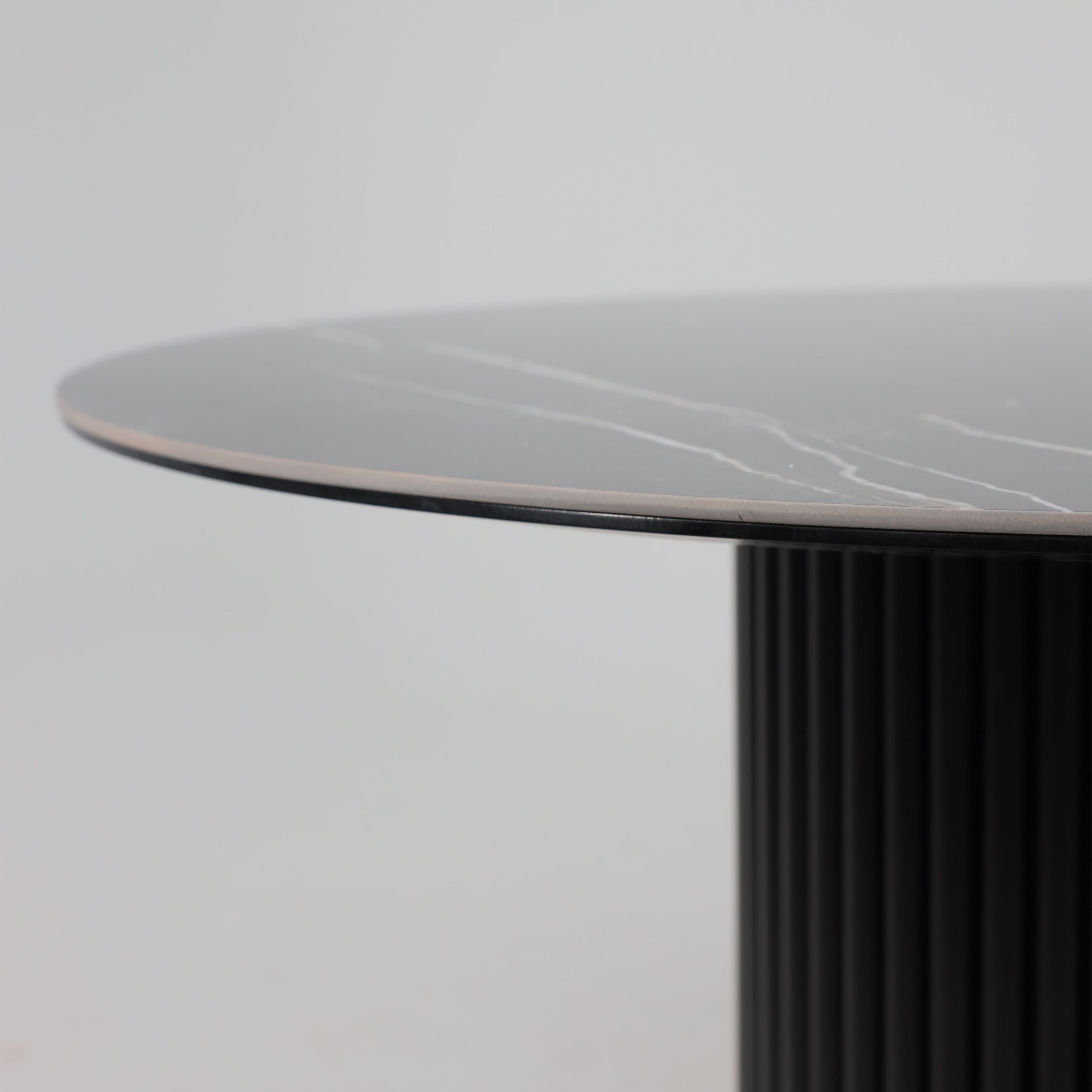 Стол РАУНД,керамика 2 кат. Д 1100, Камень черный Wacom pulido/ Черный матовый