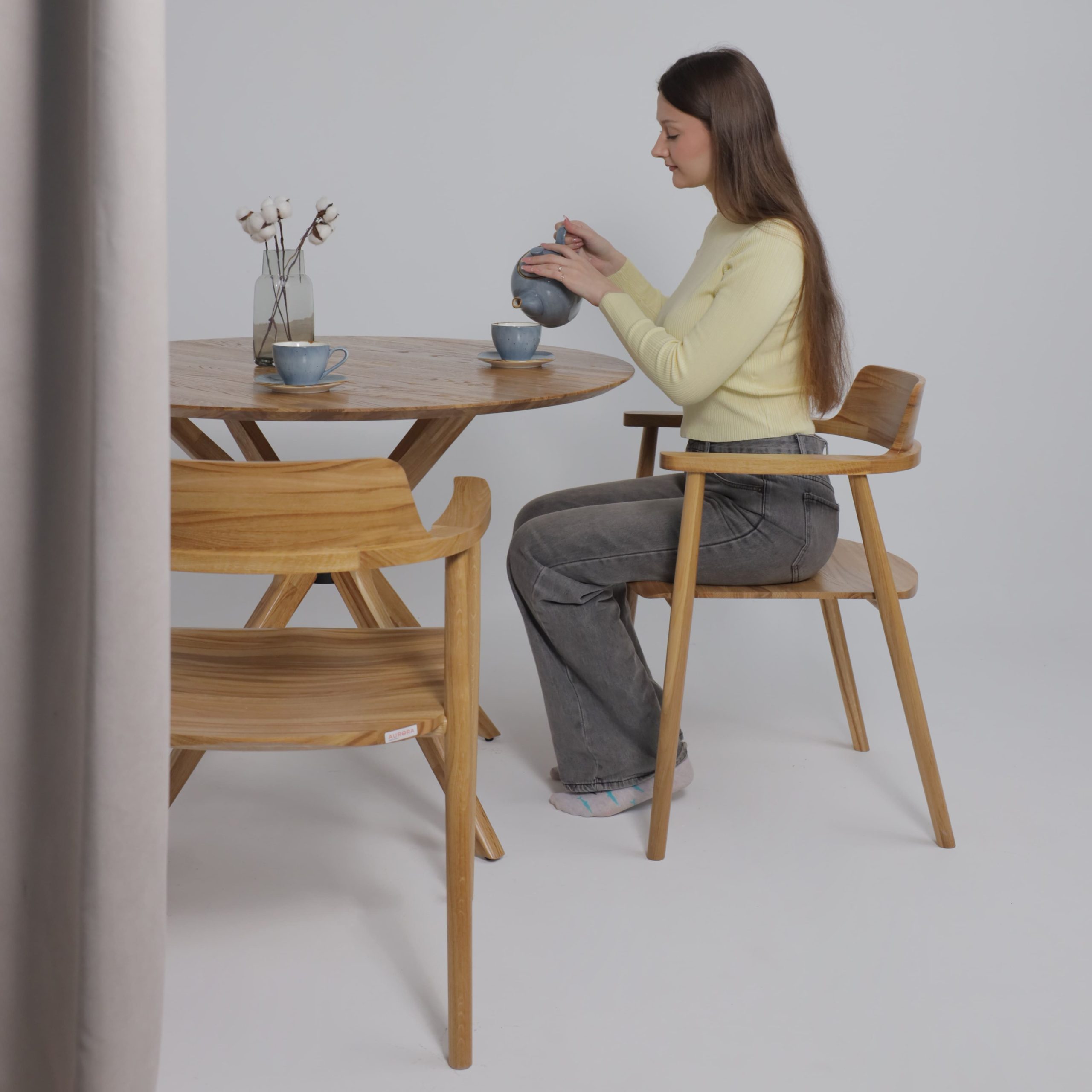 Стол ВЕГАС, нераздвижной, D1100, Дуб светлый тон 100