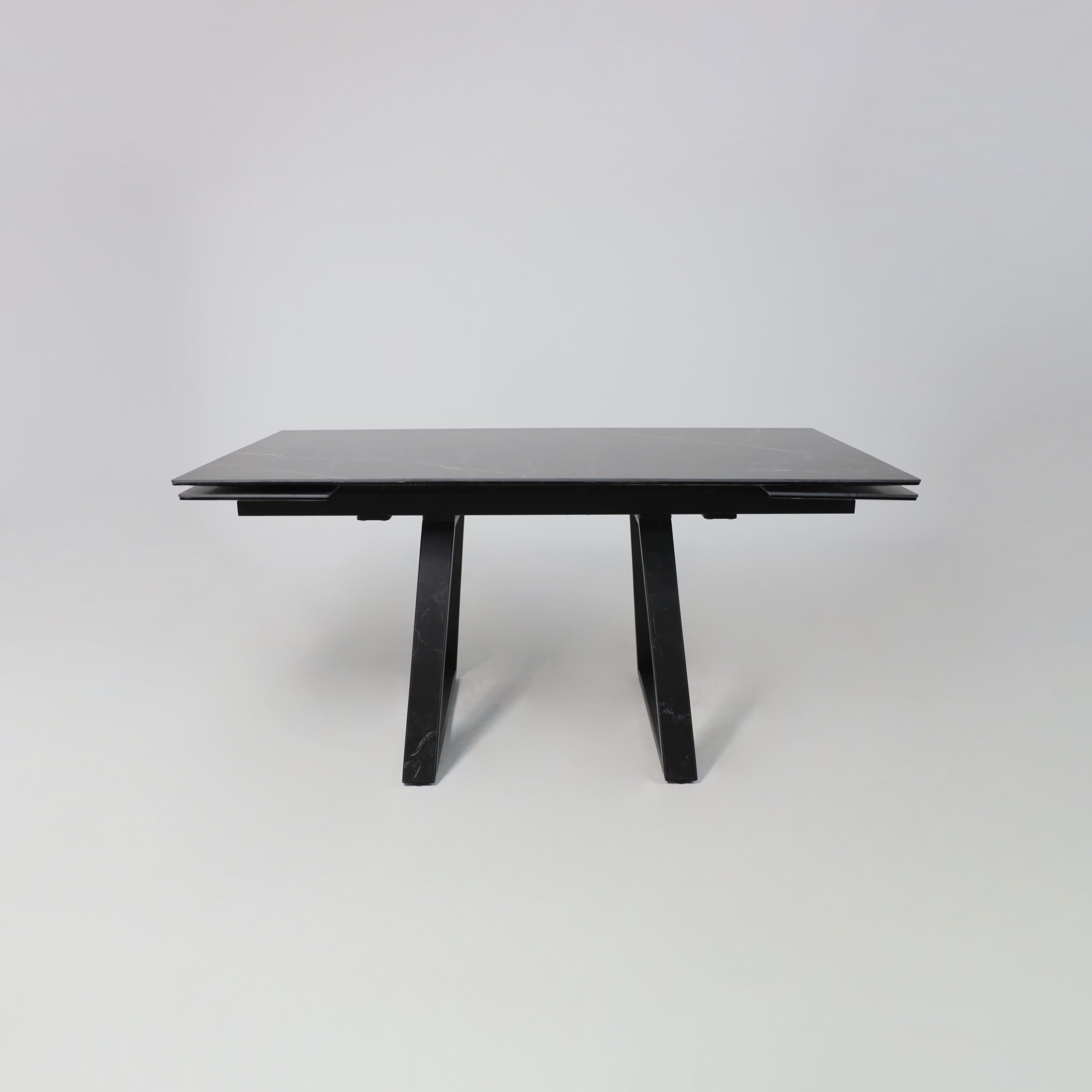 Стол МОНАКО NEW,керамика 0 кат. 1600(2240)*900, Камень черный Greys Black/Черный матовый, квадро